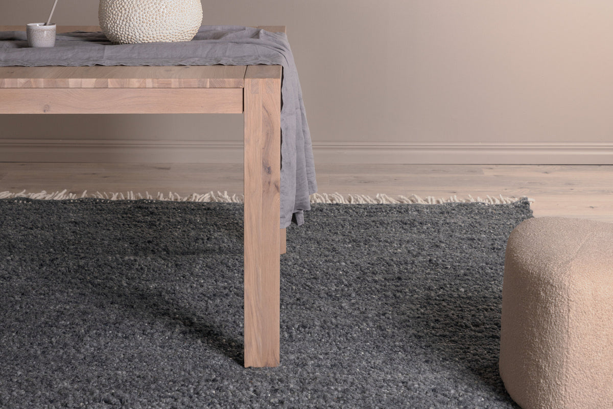 Betina Teppich in Grau präsentiert im Onlineshop von KAQTU Design AG. Teppich ist von Venture Home