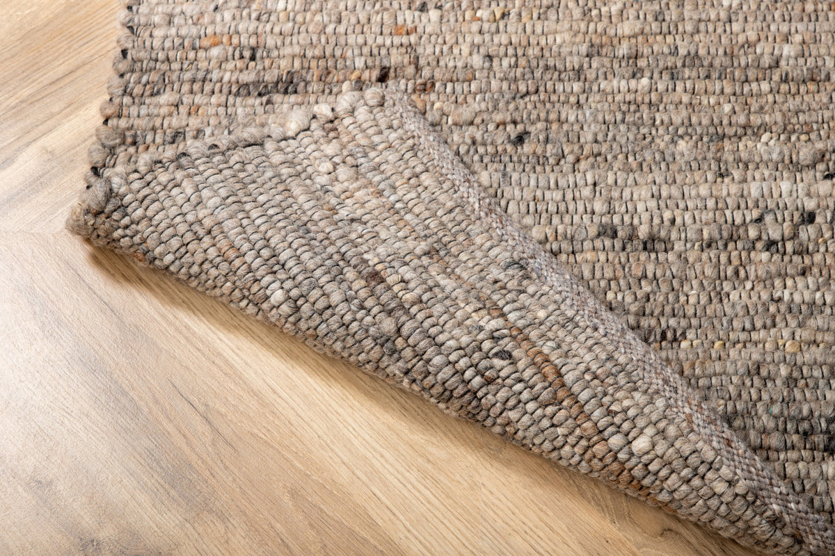 Lumpenteppich in Grau präsentiert im Onlineshop von KAQTU Design AG. Teppich ist von Venture Home