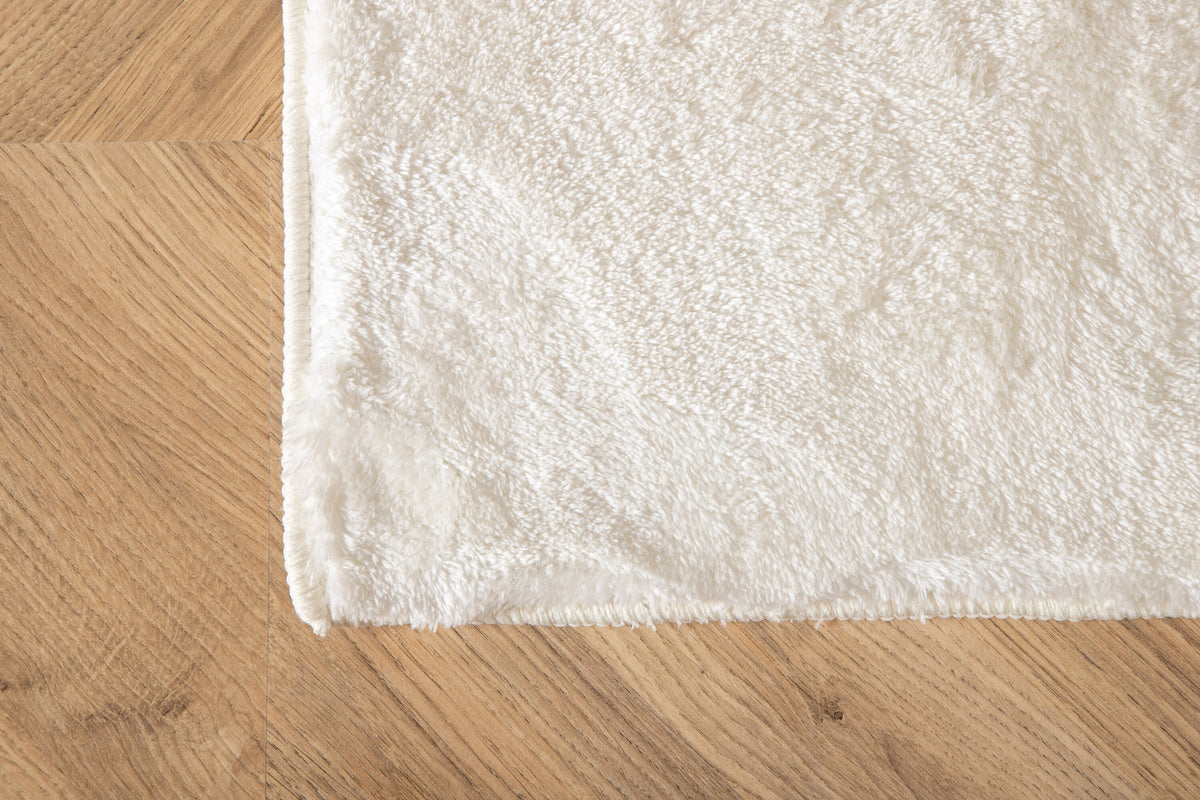 Blanca Teppich in Weiss präsentiert im Onlineshop von KAQTU Design AG. Teppich ist von Venture Home