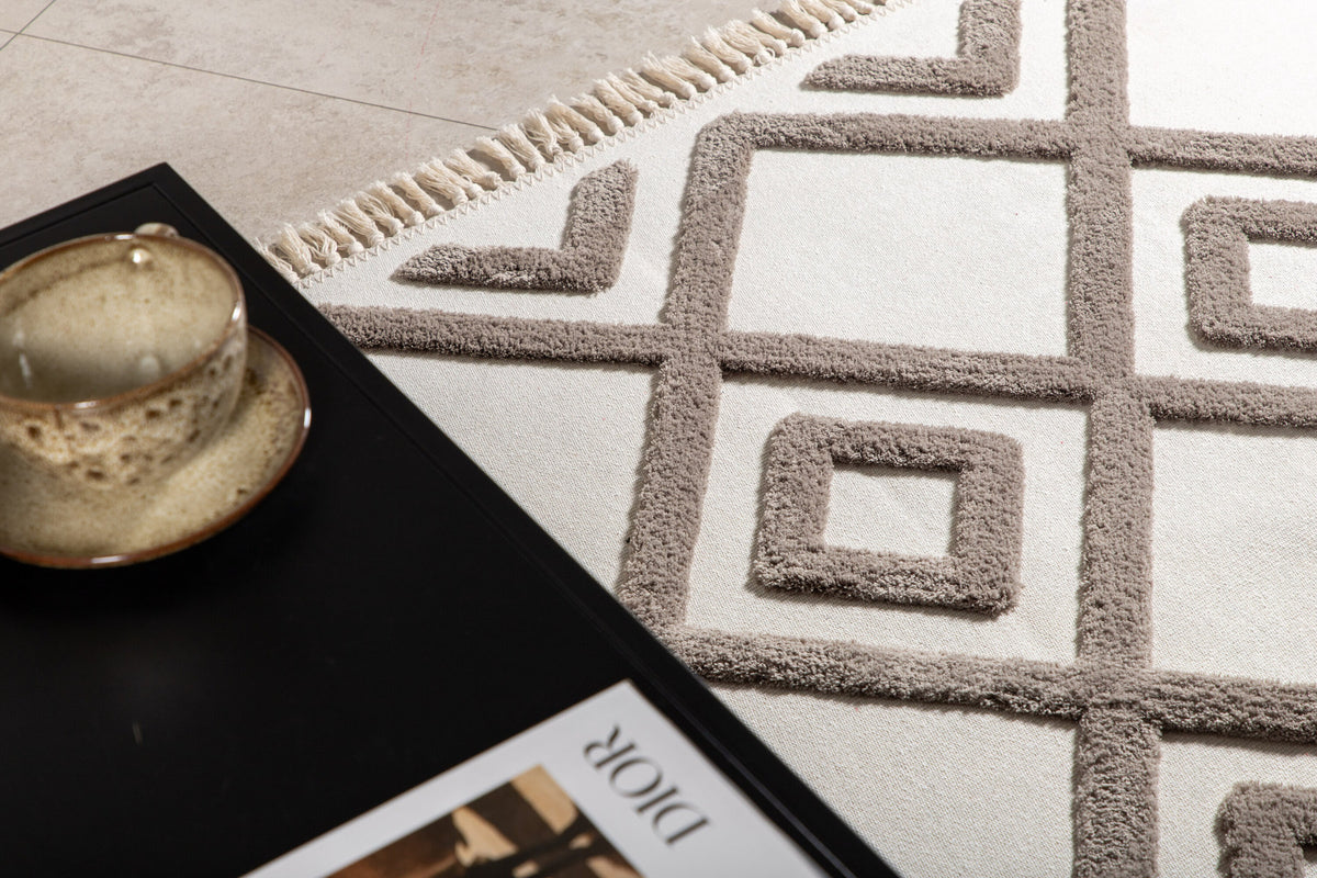 Towa Teppich in Braun präsentiert im Onlineshop von KAQTU Design AG. Teppich ist von Venture Home