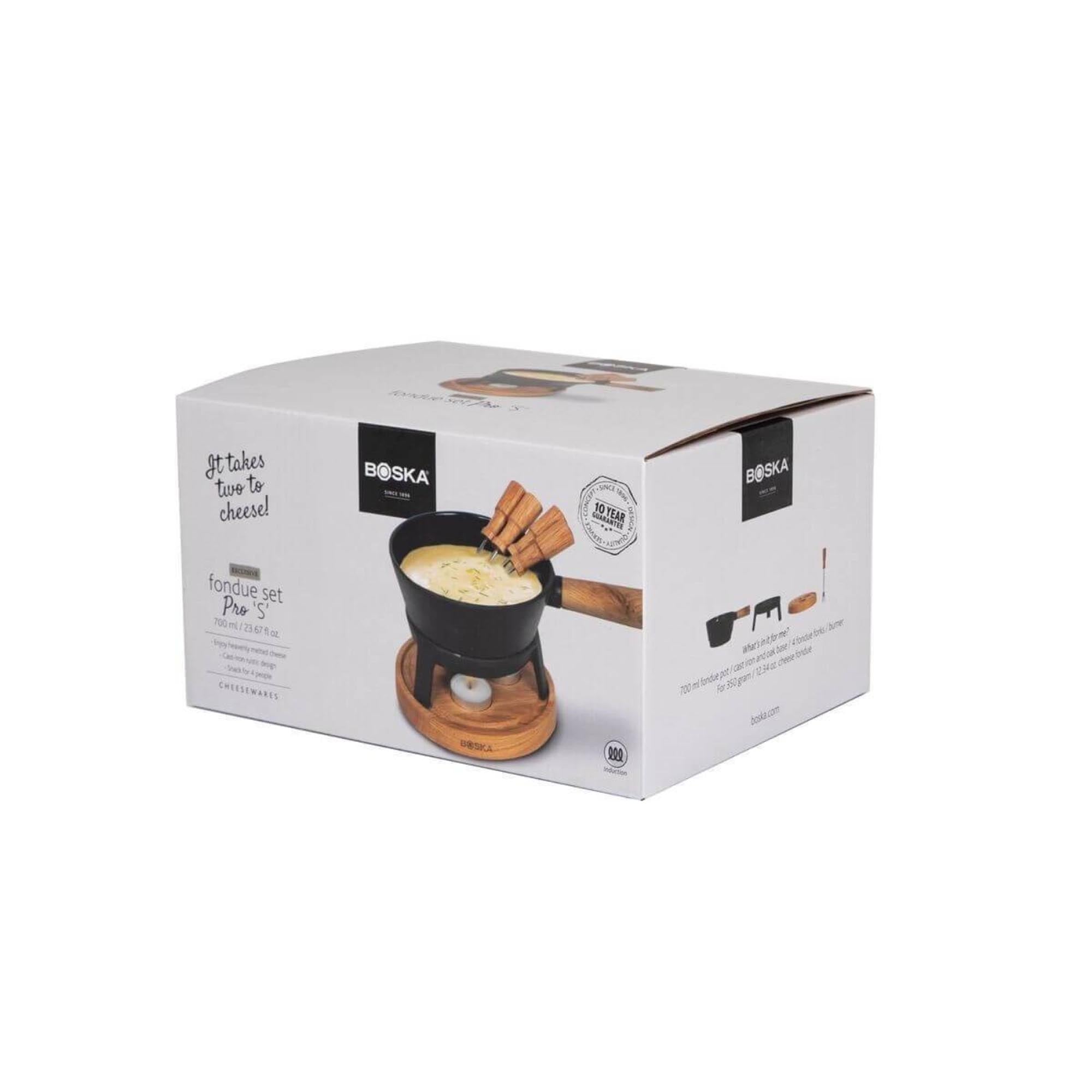 Entdecken Sie das Fondueset Pro S von Boska: Hochwertiges Gusseisen, elegantes Eichenholz und alles für unvergessliche Fondue-Abende.