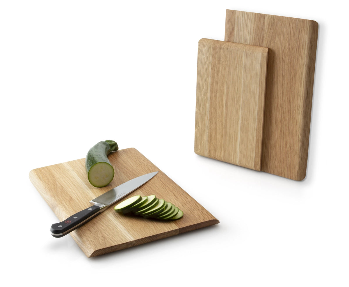 Eiche Schneidebrett, 24x16x1.2cm in Braun präsentiert im Onlineshop von KAQTU Design AG. Schneidbrett ist von Continenta