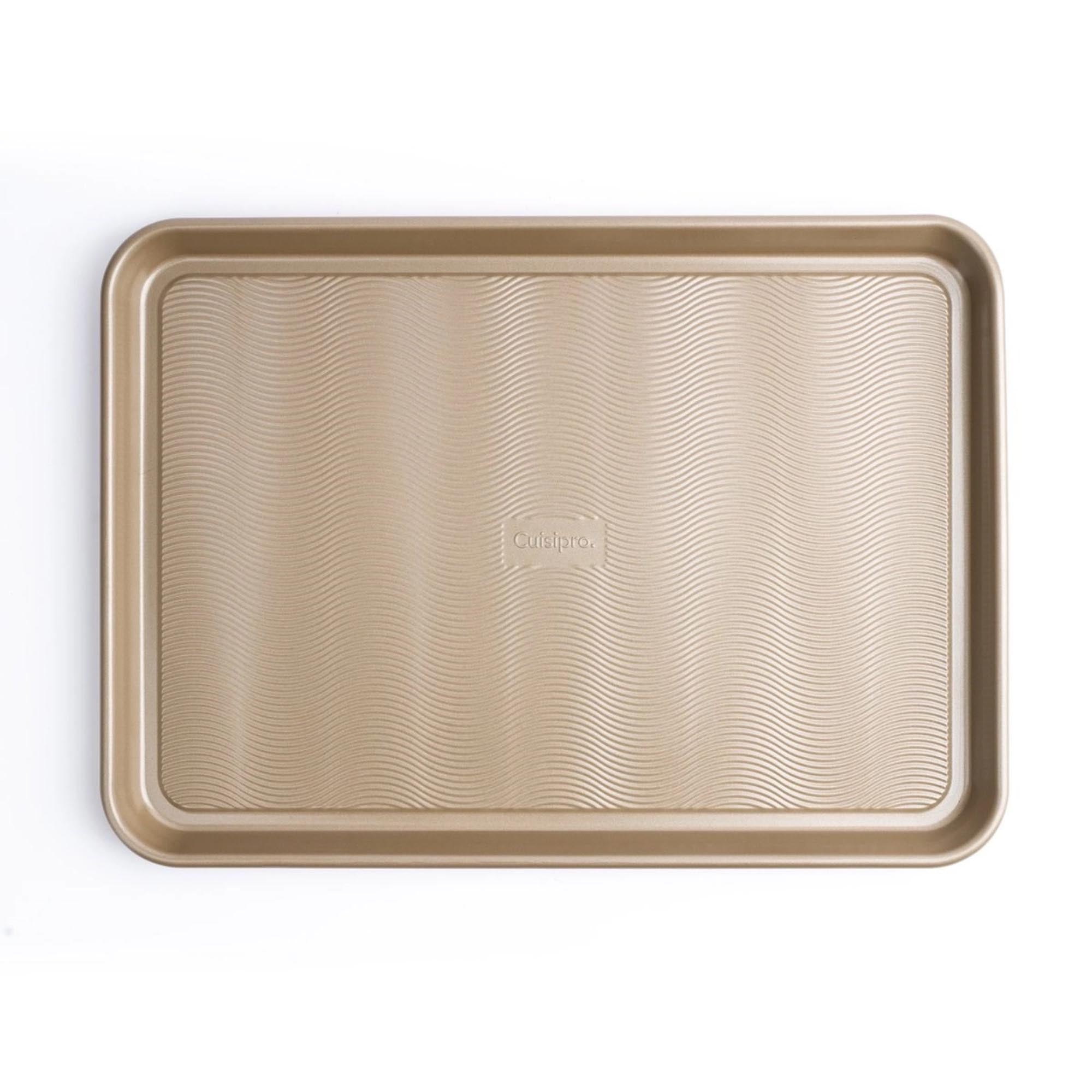 Robustes Edelstahl-Backblech (44.5x30x2.5cm) von Cuisipro: Ideal für Kekse, Pizza & mehr. Rostfrei, pflegeleicht, gleichmässige Wärmeverteilung.