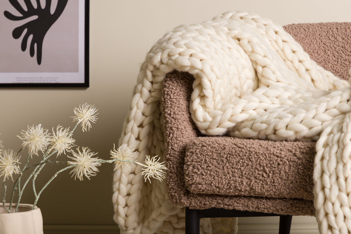 Kate Throw in Cremefarben präsentiert im Onlineshop von KAQTU Design AG. Wolldecke ist von Venture Home