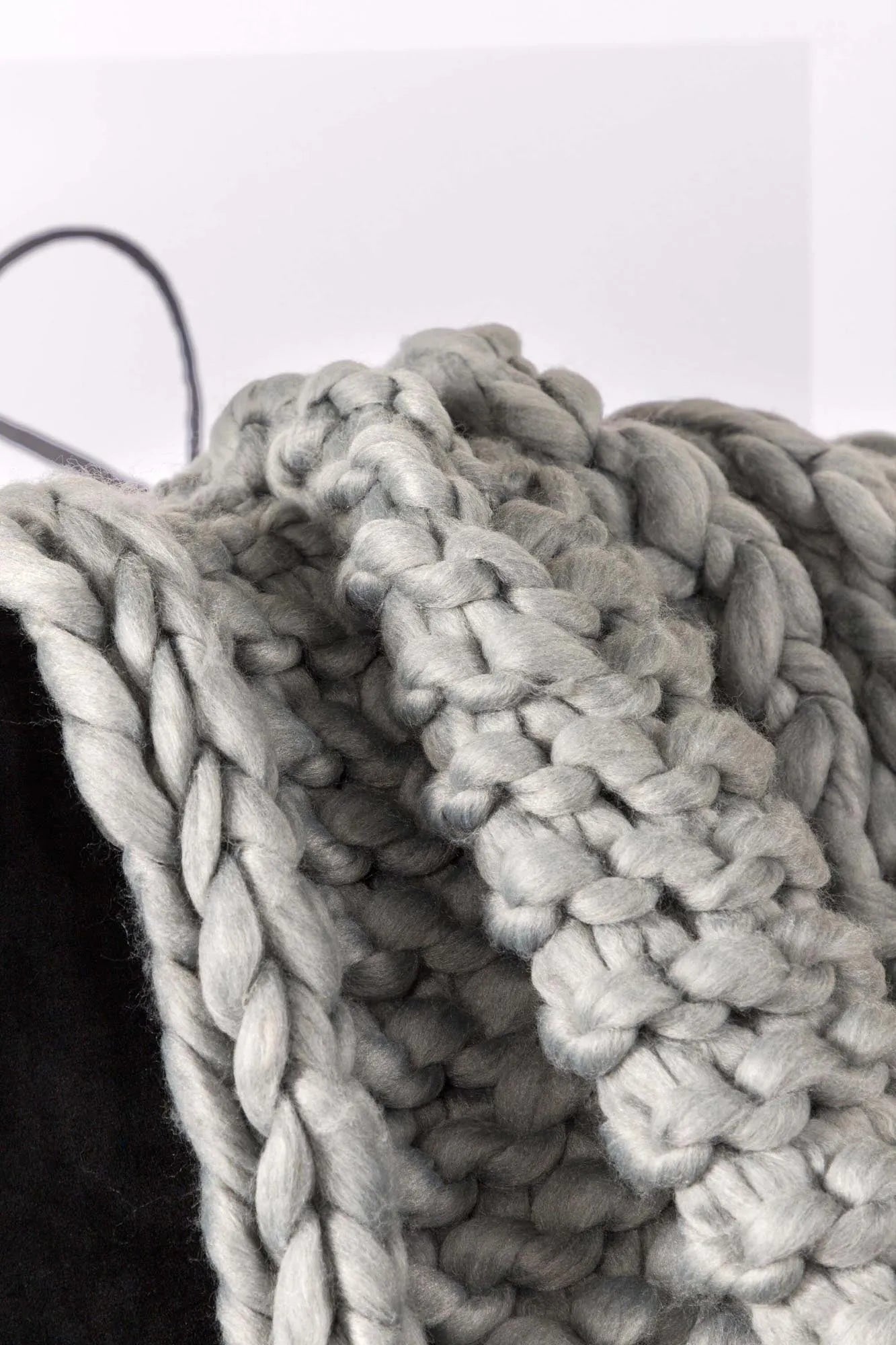 Gemütliche Kate Throw von Venture Home in sanftem Creme-Ton.