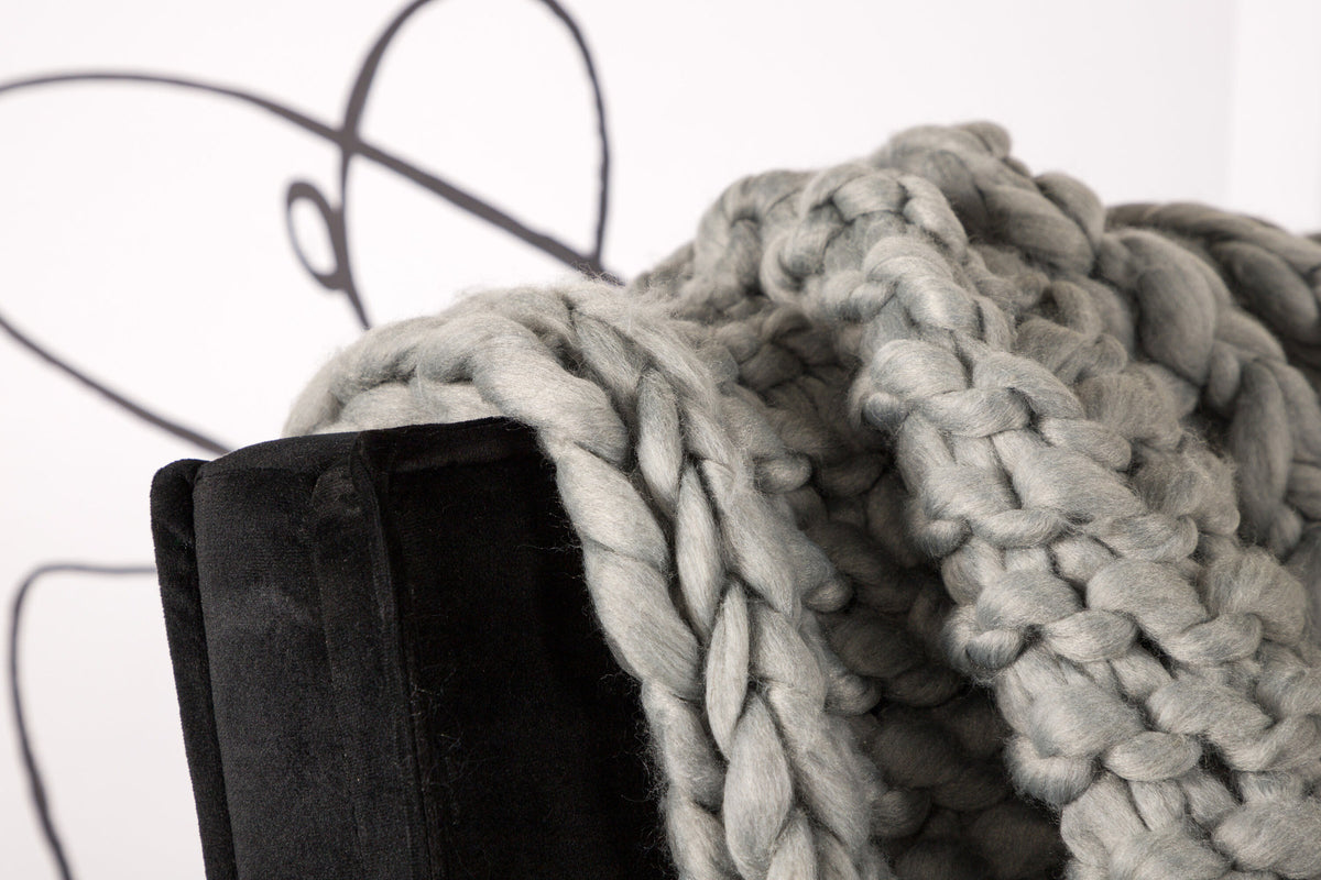 Kate Throw in Hellgrau präsentiert im Onlineshop von KAQTU Design AG. Wolldecke ist von Venture Home