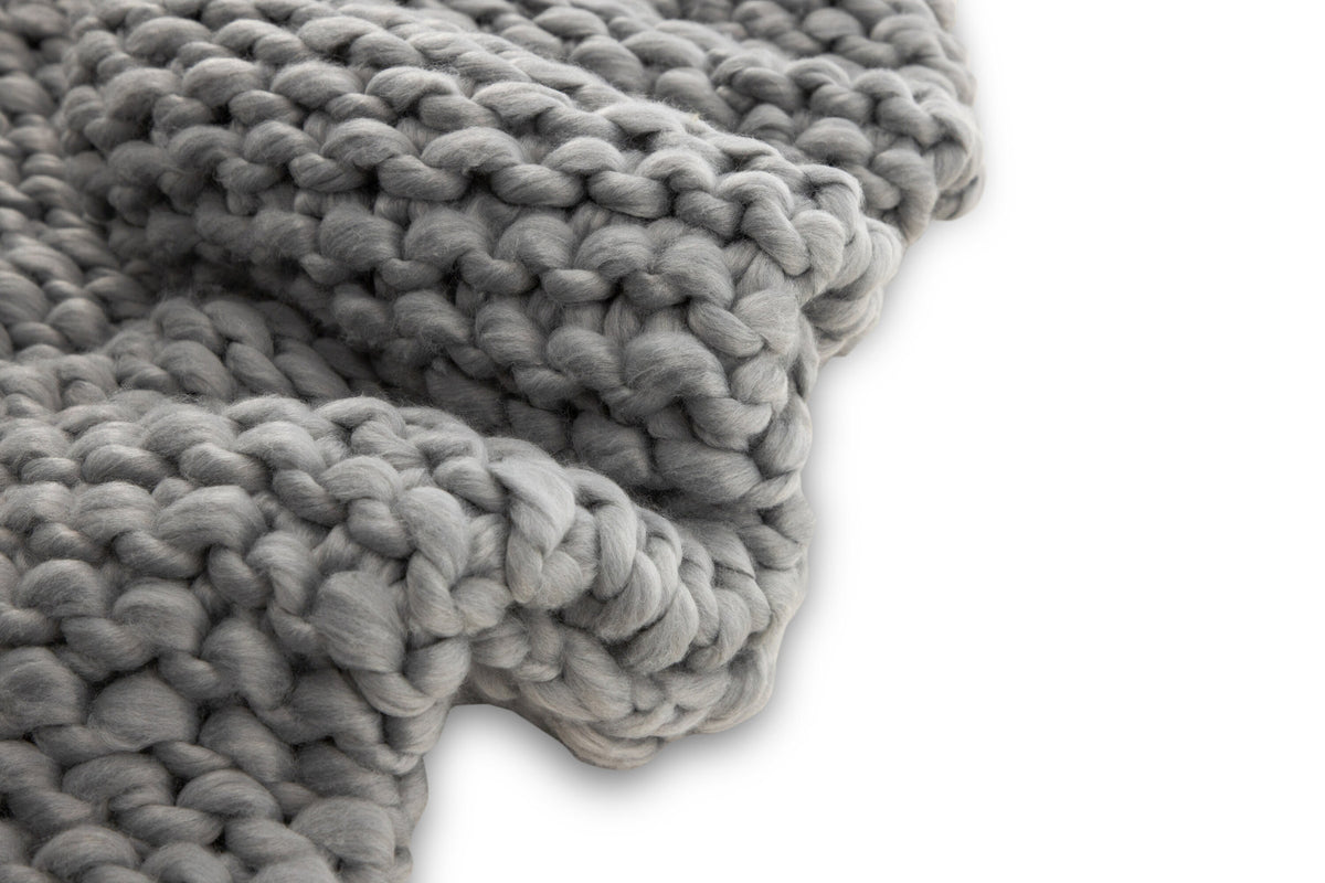Kate Throw in Hellgrau präsentiert im Onlineshop von KAQTU Design AG. Wolldecke ist von Venture Home