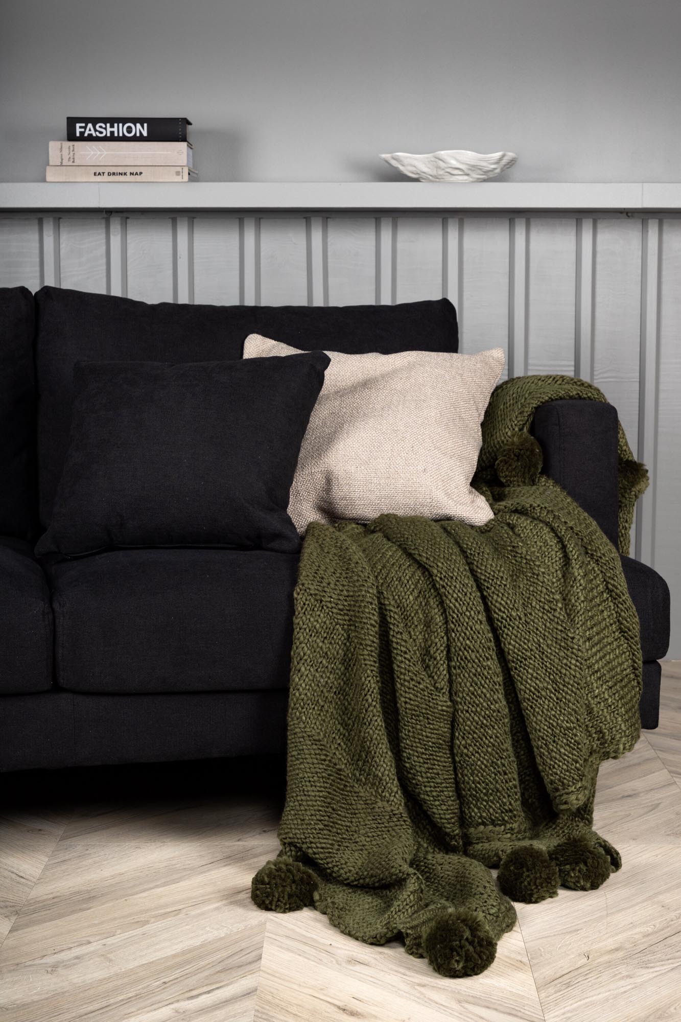 Anny Throw: Luxuriöse, beige Decke für stilvolle Entspannung.
