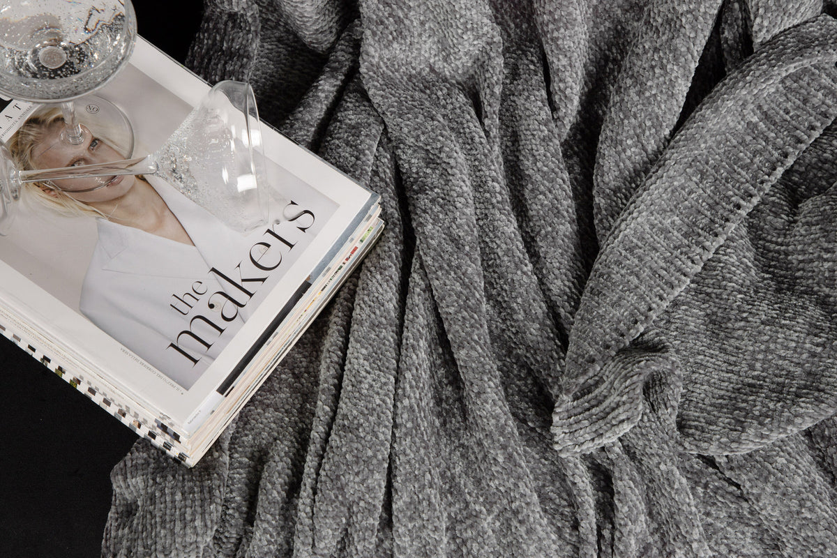 Ally Throw in Dunkelgrau präsentiert im Onlineshop von KAQTU Design AG. Wolldecke ist von Venture Home