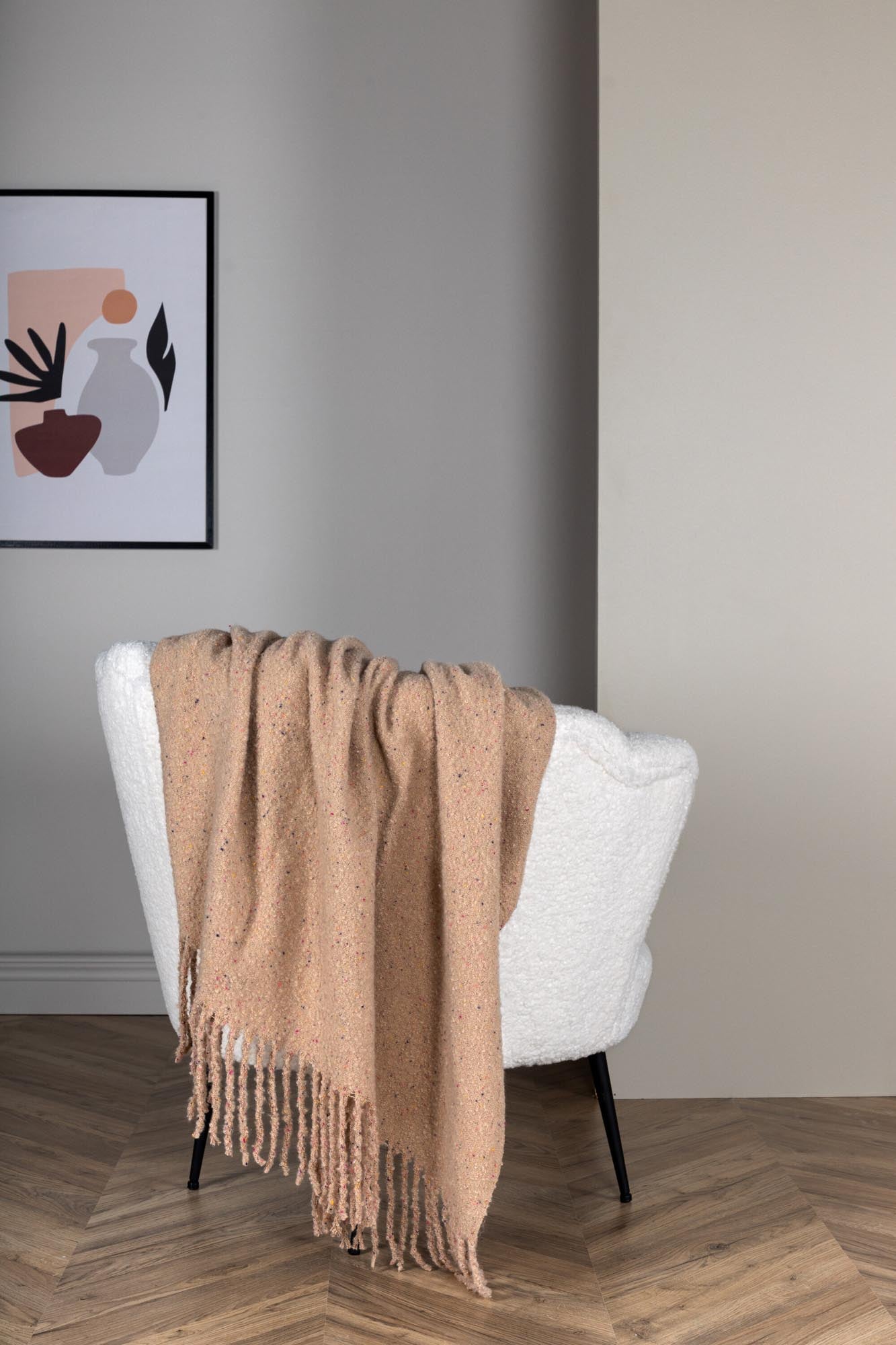 Erleben Sie die Tilly Throw von Venture Home – eine elegante Wolldecke, die Komfort und Stil vereint. Ideal für kuschelige Abende und stilvolle Akzente in Ihrem Zuhause.