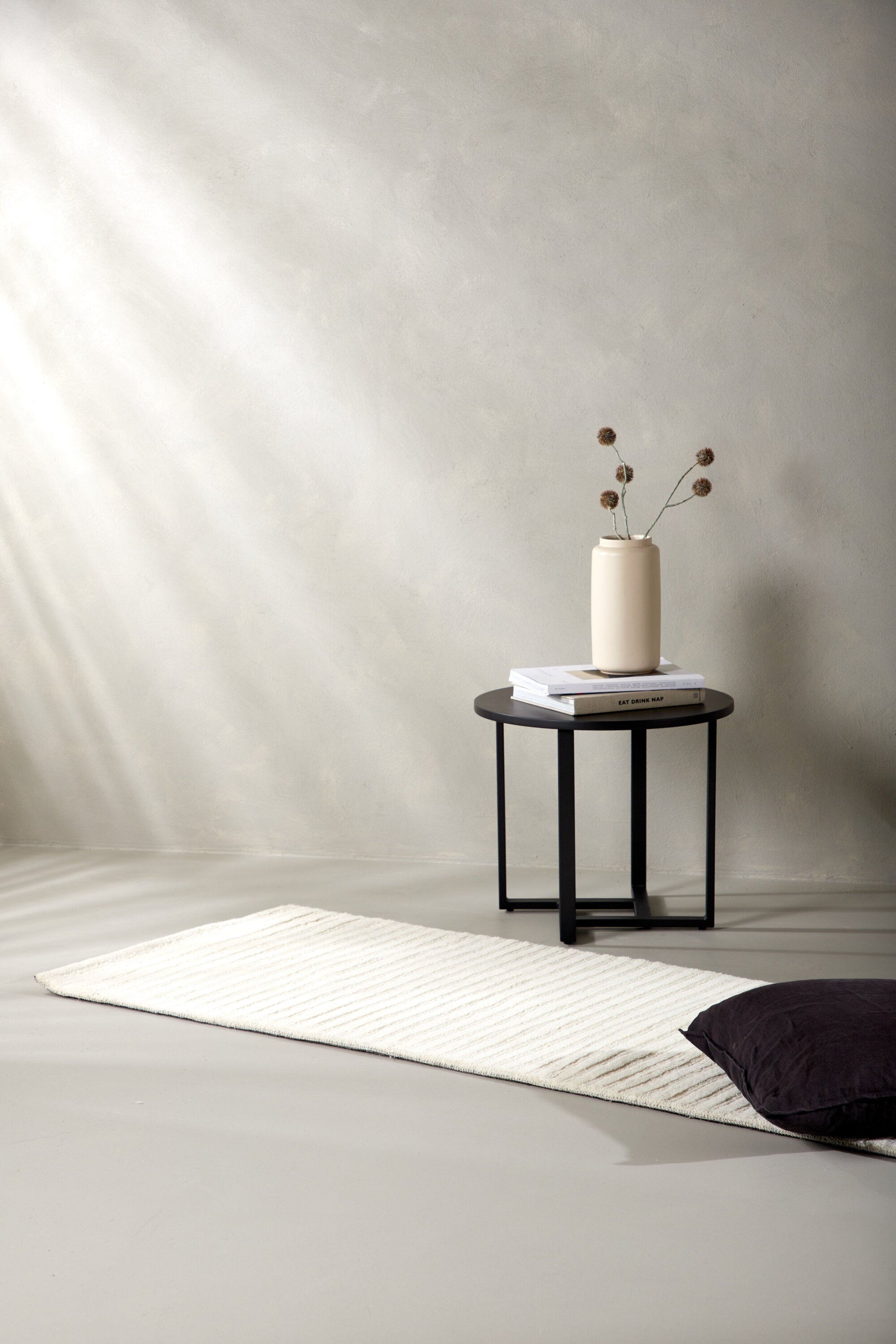Milton Teppich in Weiss präsentiert im Onlineshop von KAQTU Design AG. Teppich ist von Venture Home