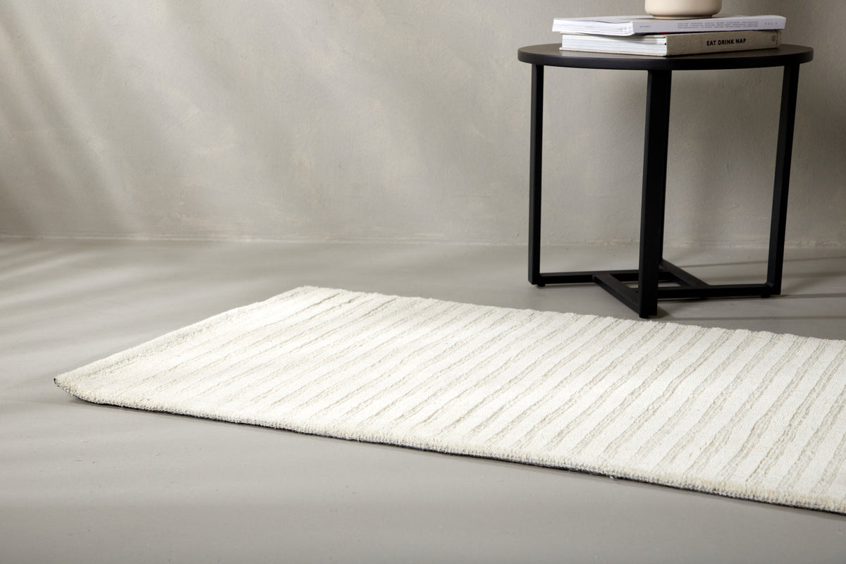 Milton Teppich in Weiss präsentiert im Onlineshop von KAQTU Design AG. Teppich ist von Venture Home