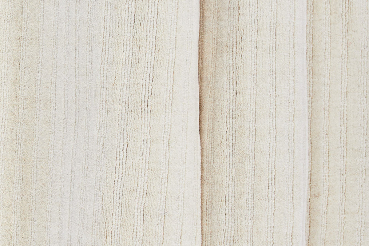 Milton Teppich in Weiss präsentiert im Onlineshop von KAQTU Design AG. Teppich ist von Venture Home