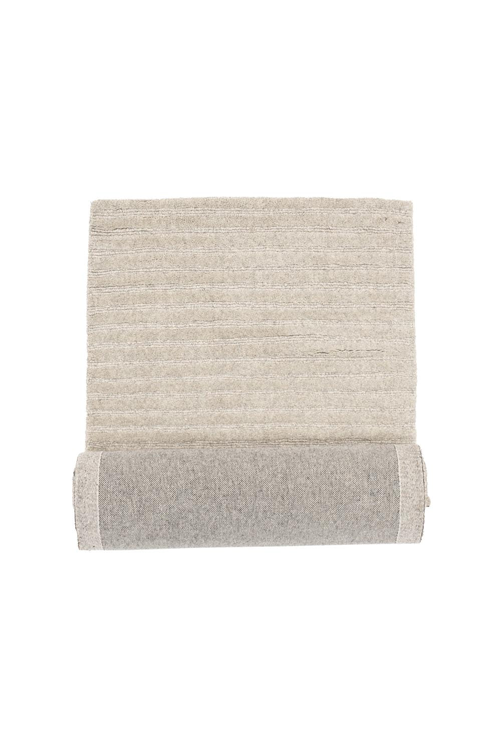Milton Teppich in Hellgrau präsentiert im Onlineshop von KAQTU Design AG. Teppich ist von Venture Home