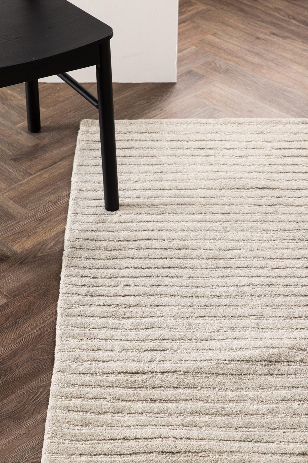 Milton Teppich in Hellgrau präsentiert im Onlineshop von KAQTU Design AG. Teppich ist von Venture Home
