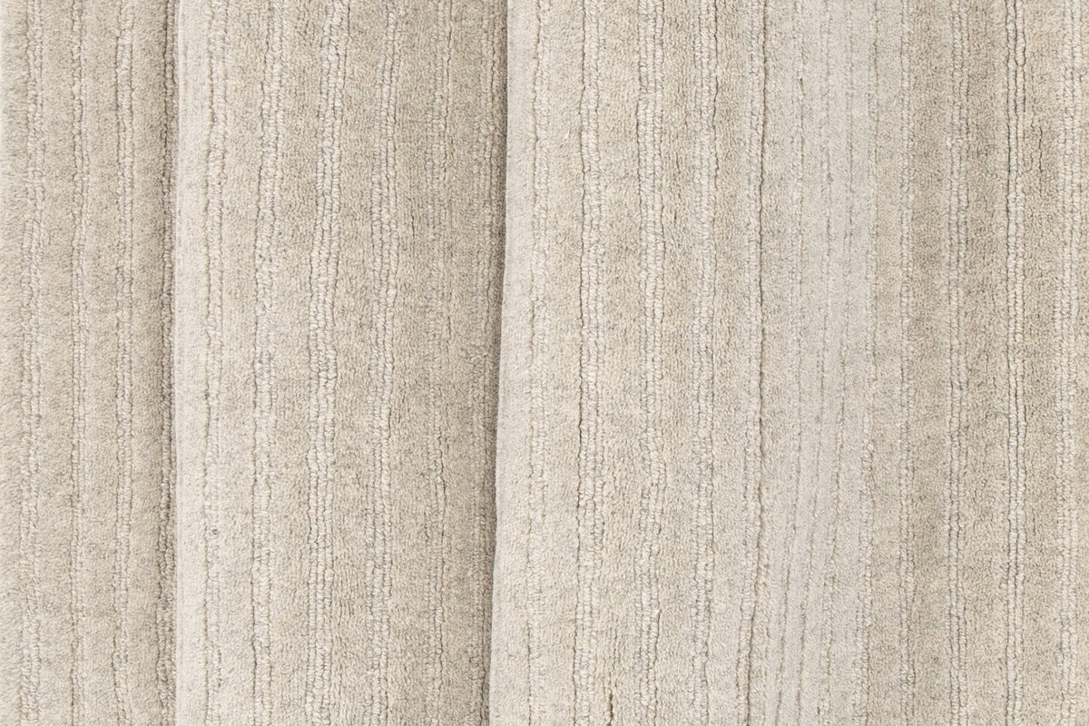 Milton Teppich in Hellgrau präsentiert im Onlineshop von KAQTU Design AG. Teppich ist von Venture Home