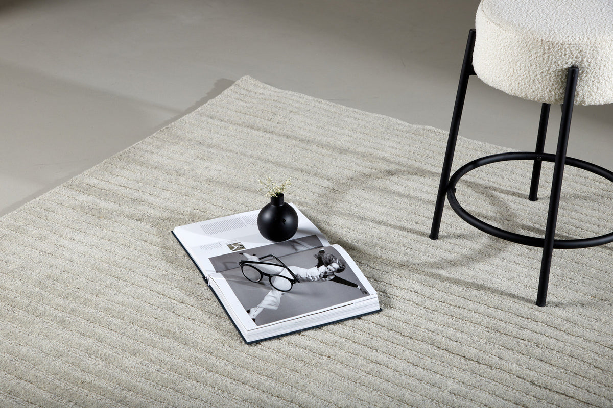 Milton Teppich in Hellgrau präsentiert im Onlineshop von KAQTU Design AG. Teppich ist von Venture Home