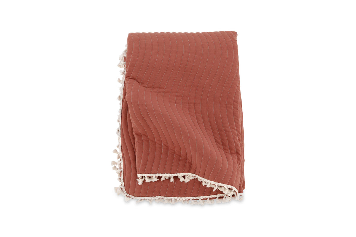 Lias Tagesdecke in Rostiges Rot präsentiert im Onlineshop von KAQTU Design AG. Bettüberwurf ist von Venture Home