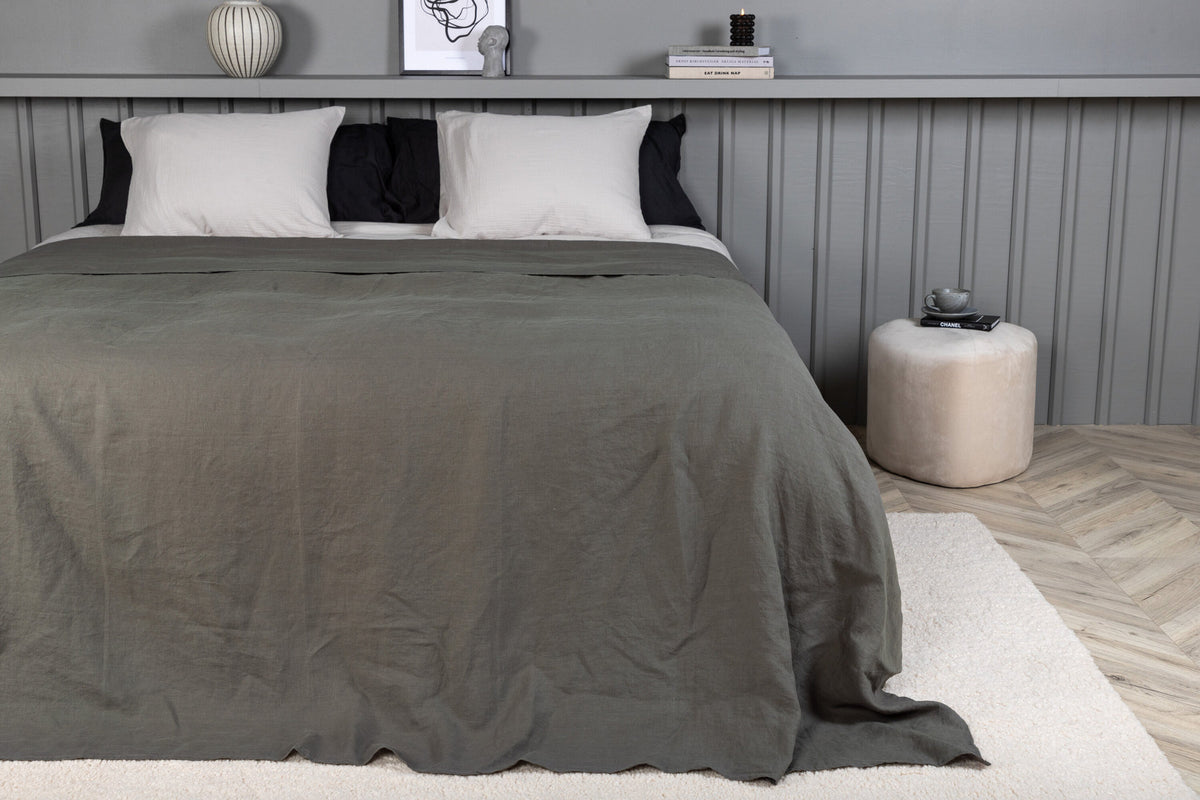 Milo Tagesdecke in Hellgrau präsentiert im Onlineshop von KAQTU Design AG. Bettüberwurf ist von Venture Home