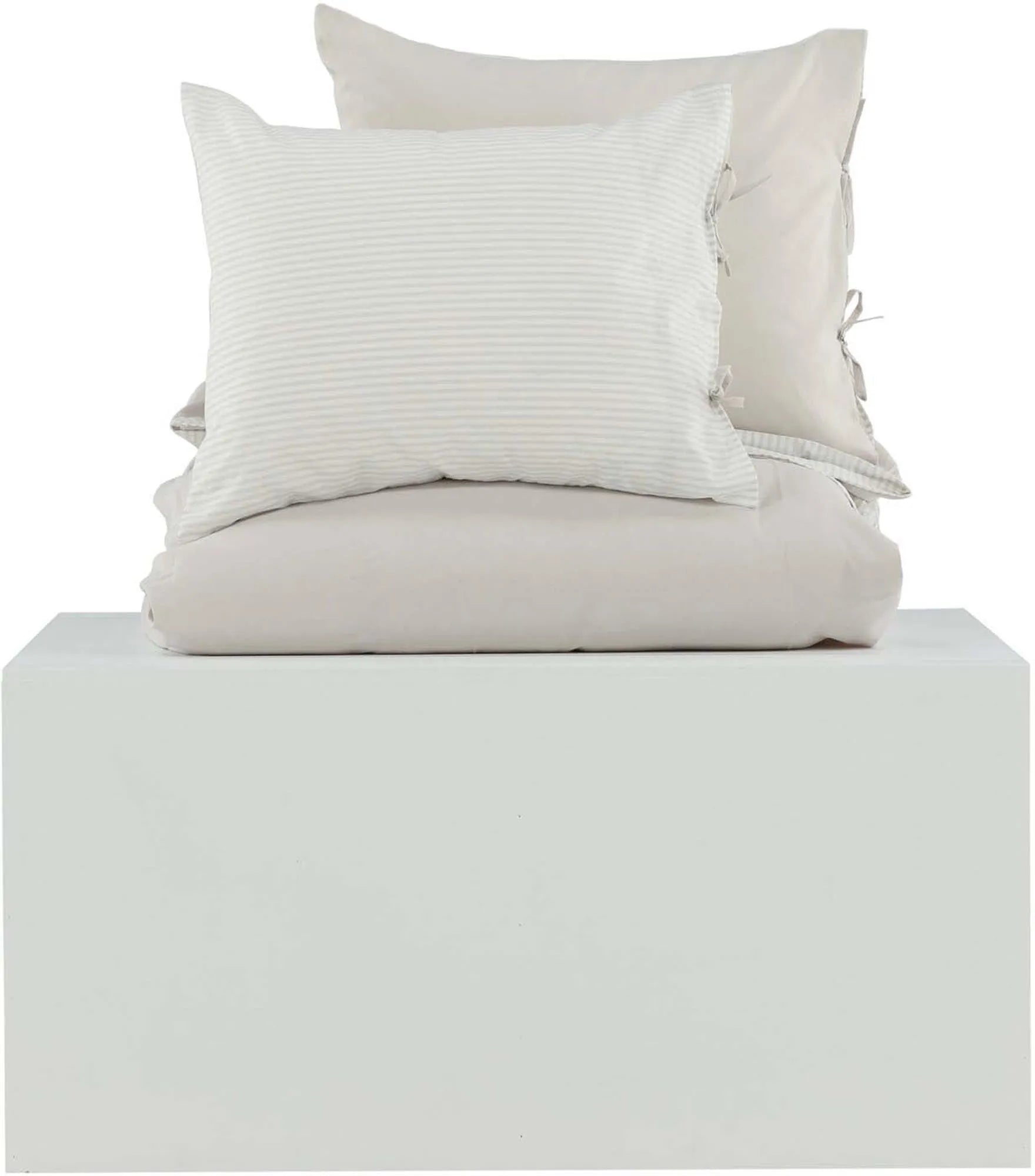 Elegante Jenna Bettgarnitur von Venture Home für erholsame Nächte.