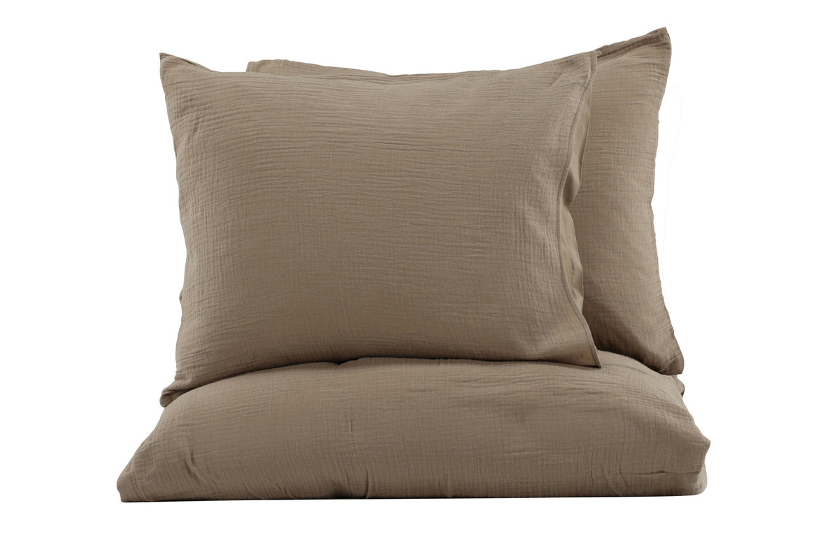 Mila Bettgarnitur in Braun präsentiert im Onlineshop von KAQTU Design AG. Bettwäsche ist von Venture Home