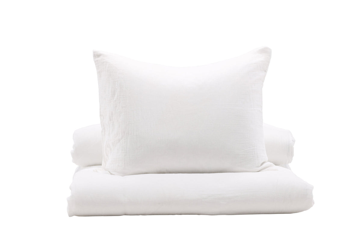 Mila Bettgarnitur Kombo in Weiss präsentiert im Onlineshop von KAQTU Design AG. Bettwäsche ist von Venture Home