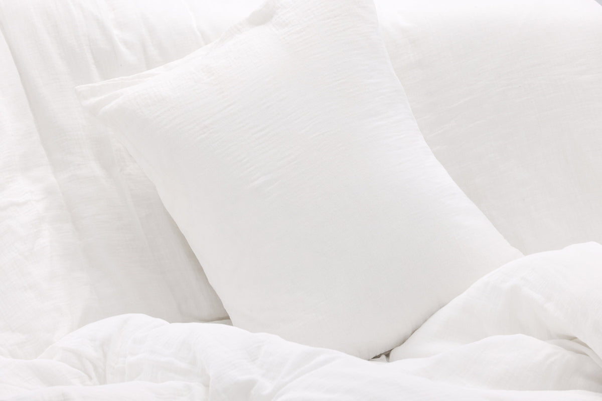Mila Bettgarnitur Kombo in Weiss präsentiert im Onlineshop von KAQTU Design AG. Bettwäsche ist von Venture Home