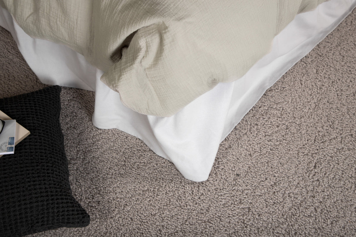 Mila Bettgarnitur in Hellgrau präsentiert im Onlineshop von KAQTU Design AG. Bettwäsche ist von Venture Home