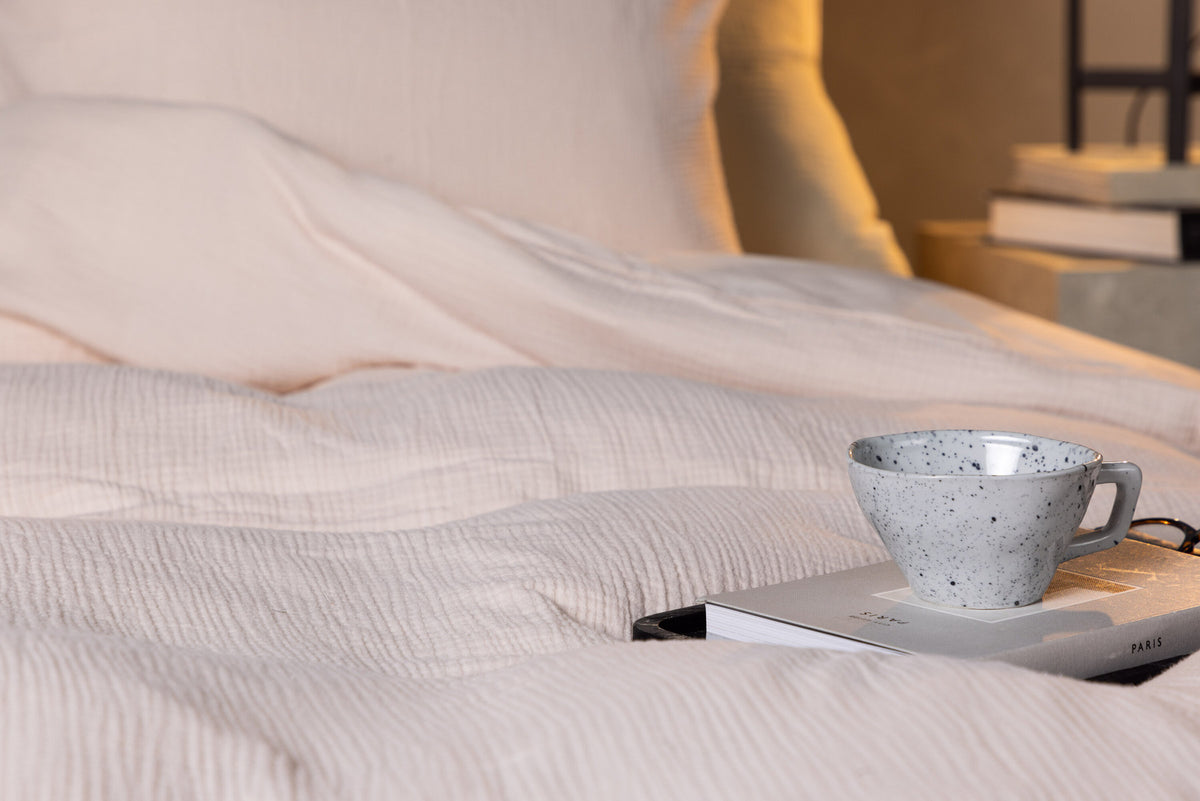Mila Bettgarnitur Kombo in Hell-Pink präsentiert im Onlineshop von KAQTU Design AG. Bettwäsche ist von Venture Home