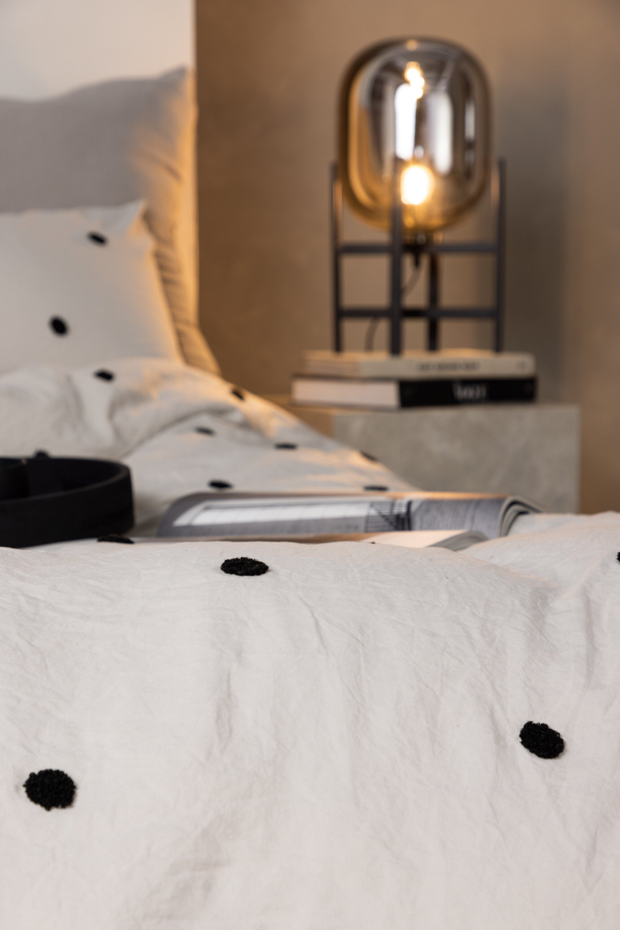 Loke Bettgarnitur in Hellgrau präsentiert im Onlineshop von KAQTU Design AG. Bettwäsche ist von Venture Home