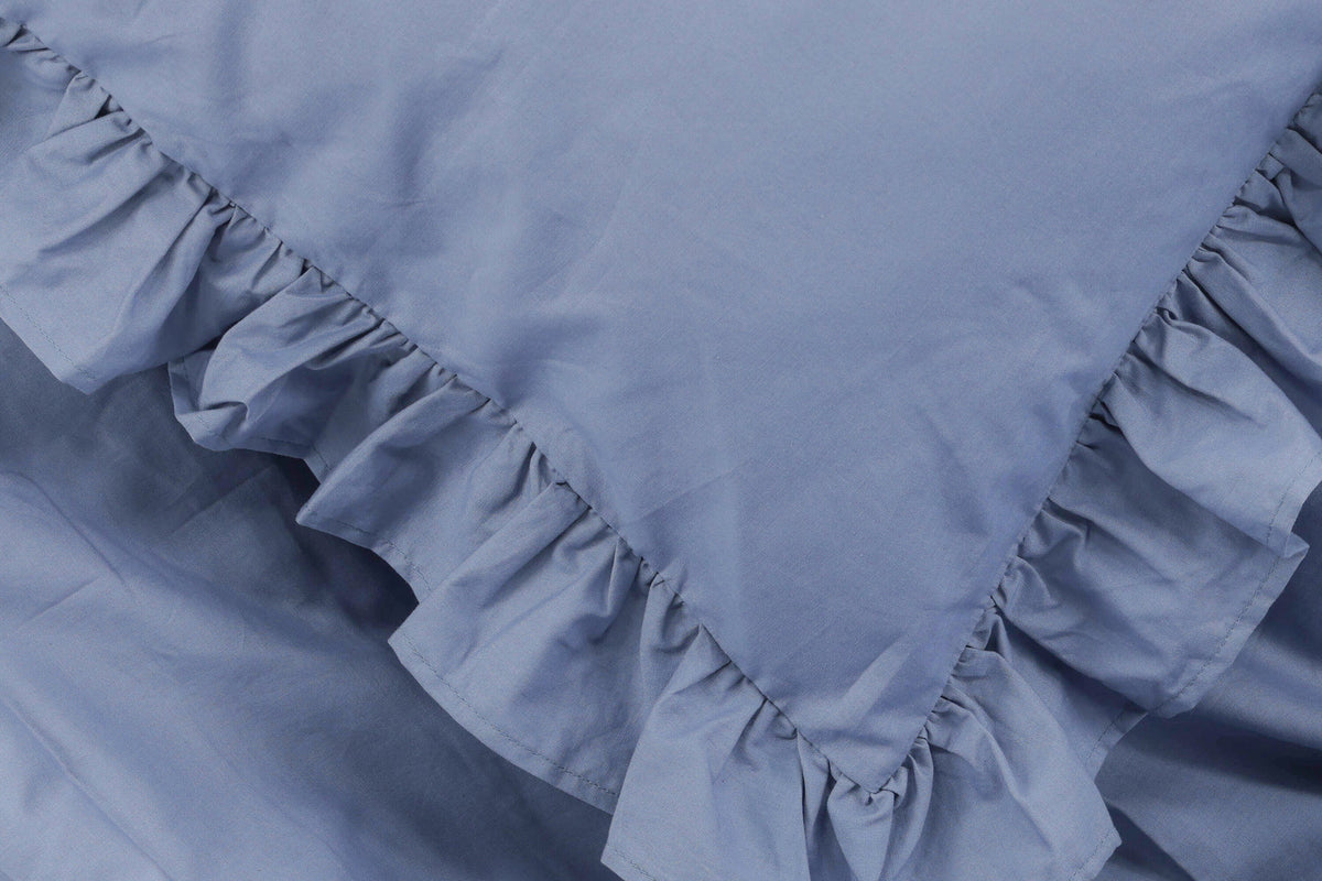 Levi Bettgarnitur in Blau präsentiert im Onlineshop von KAQTU Design AG. Bettwäsche ist von Venture Home
