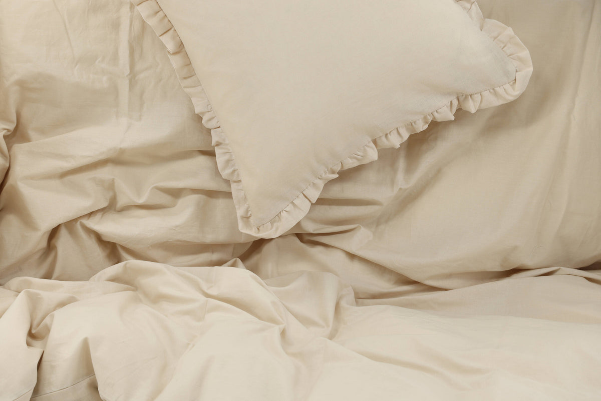 Lias Bettgarnitur in Beige präsentiert im Onlineshop von KAQTU Design AG. Bettwäsche ist von Venture Home