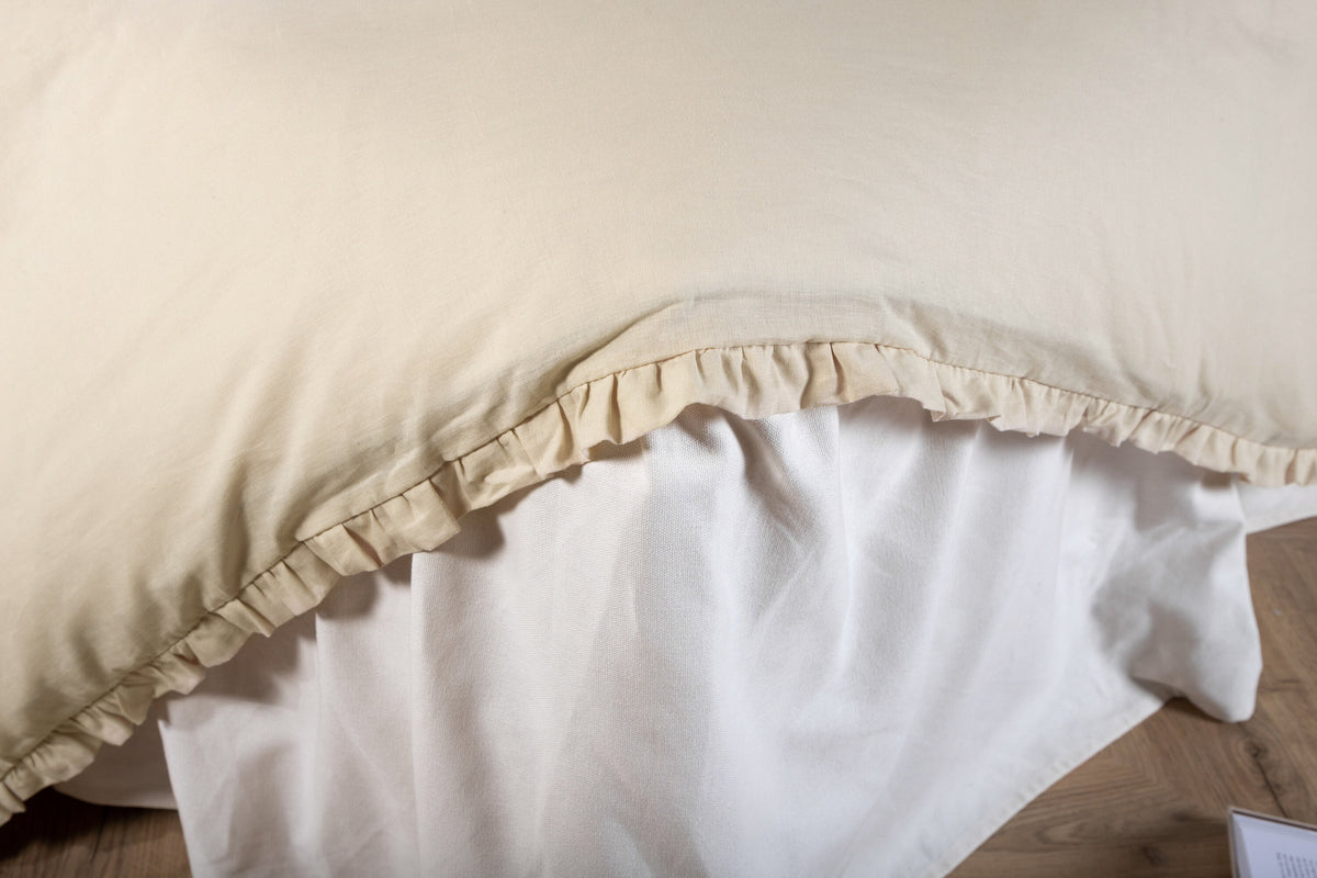 Lias Bettgarnitur in Beige präsentiert im Onlineshop von KAQTU Design AG. Bettwäsche ist von Venture Home
