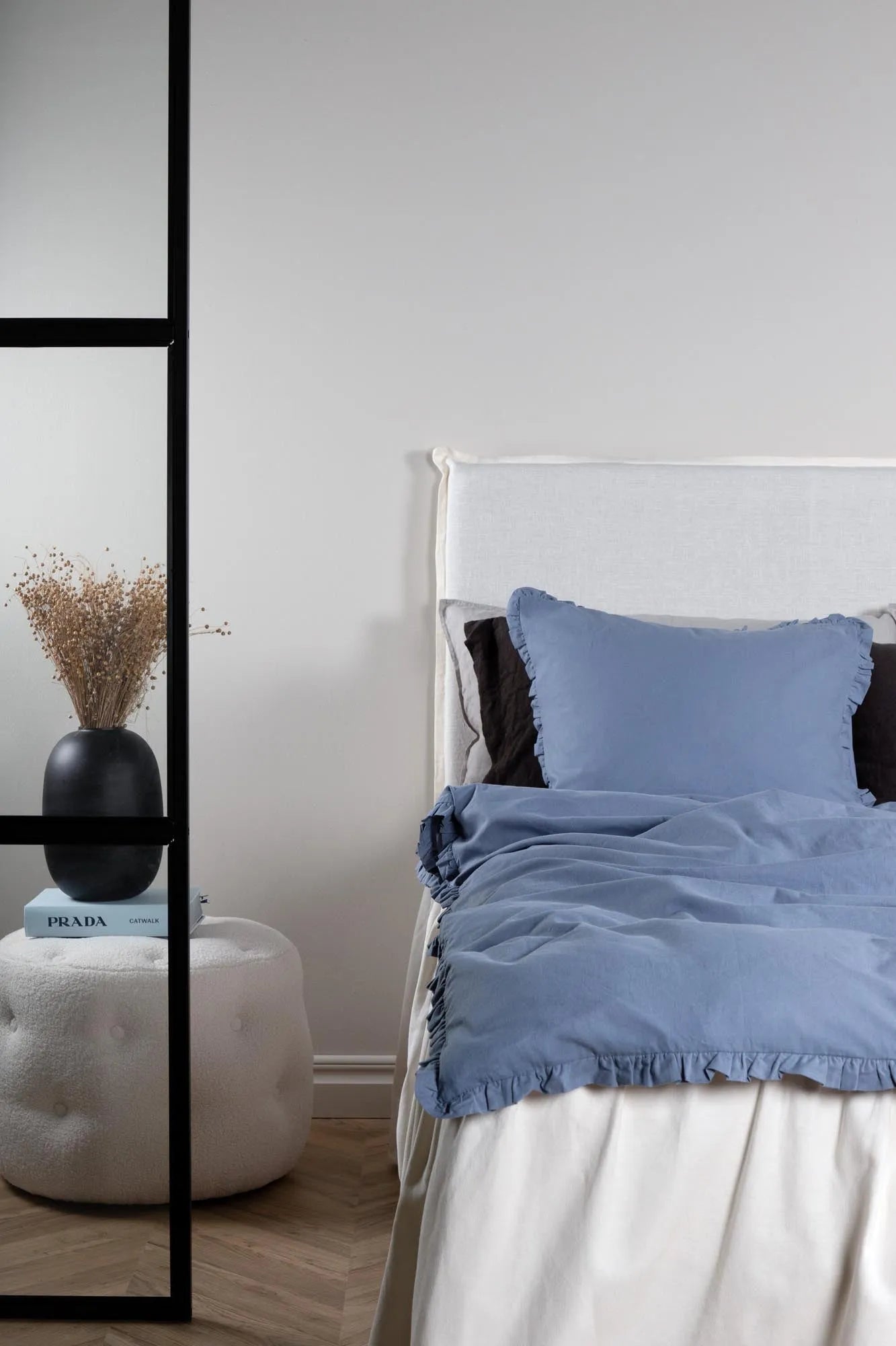 Lias Bettgarnitur von Venture Home: Stilvoller Komfort für Ihr Schlafzimmer.