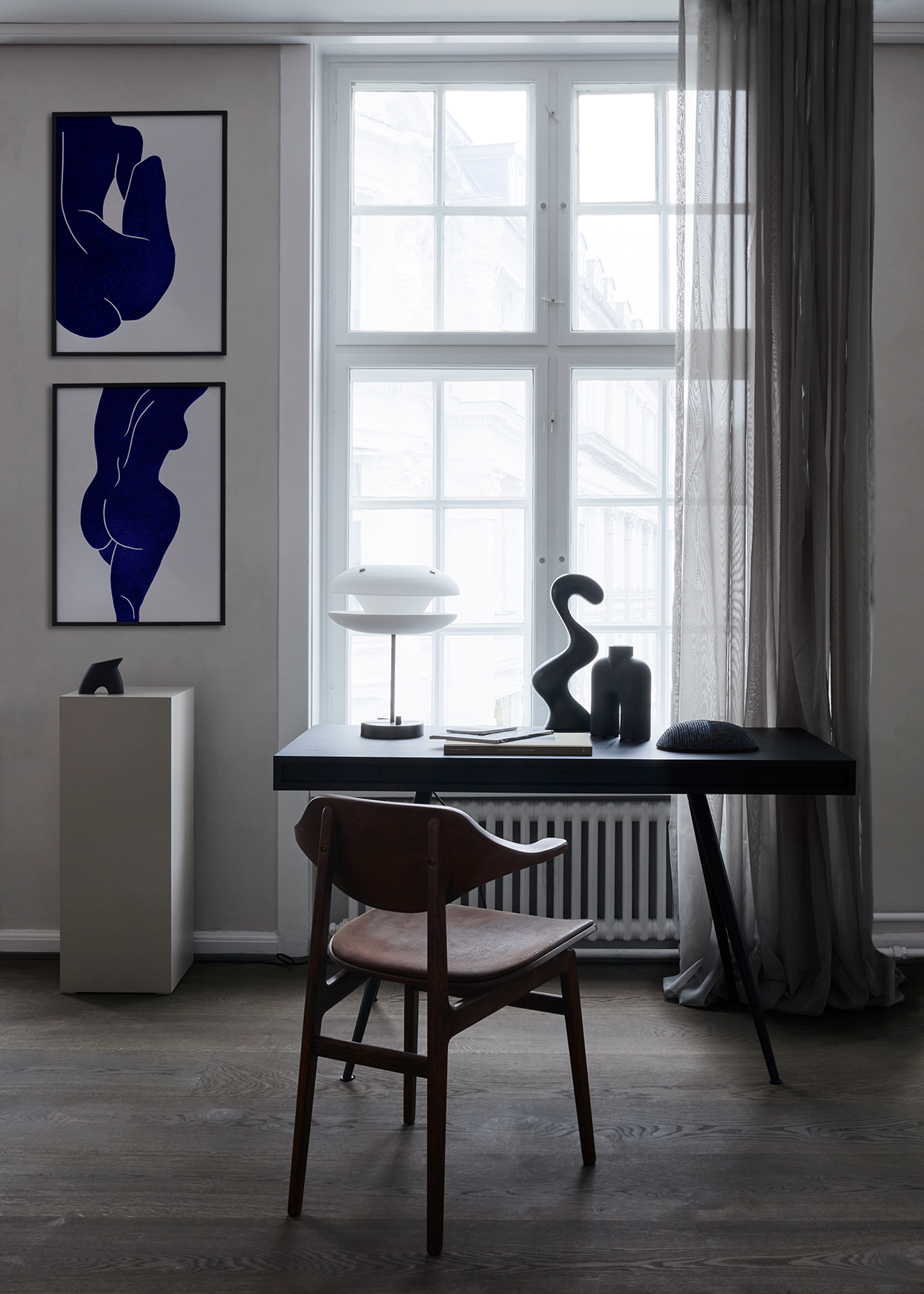 Linocut II  in Weiss / Blau präsentiert im Onlineshop von KAQTU Design AG. Bild ist von Paper Collective