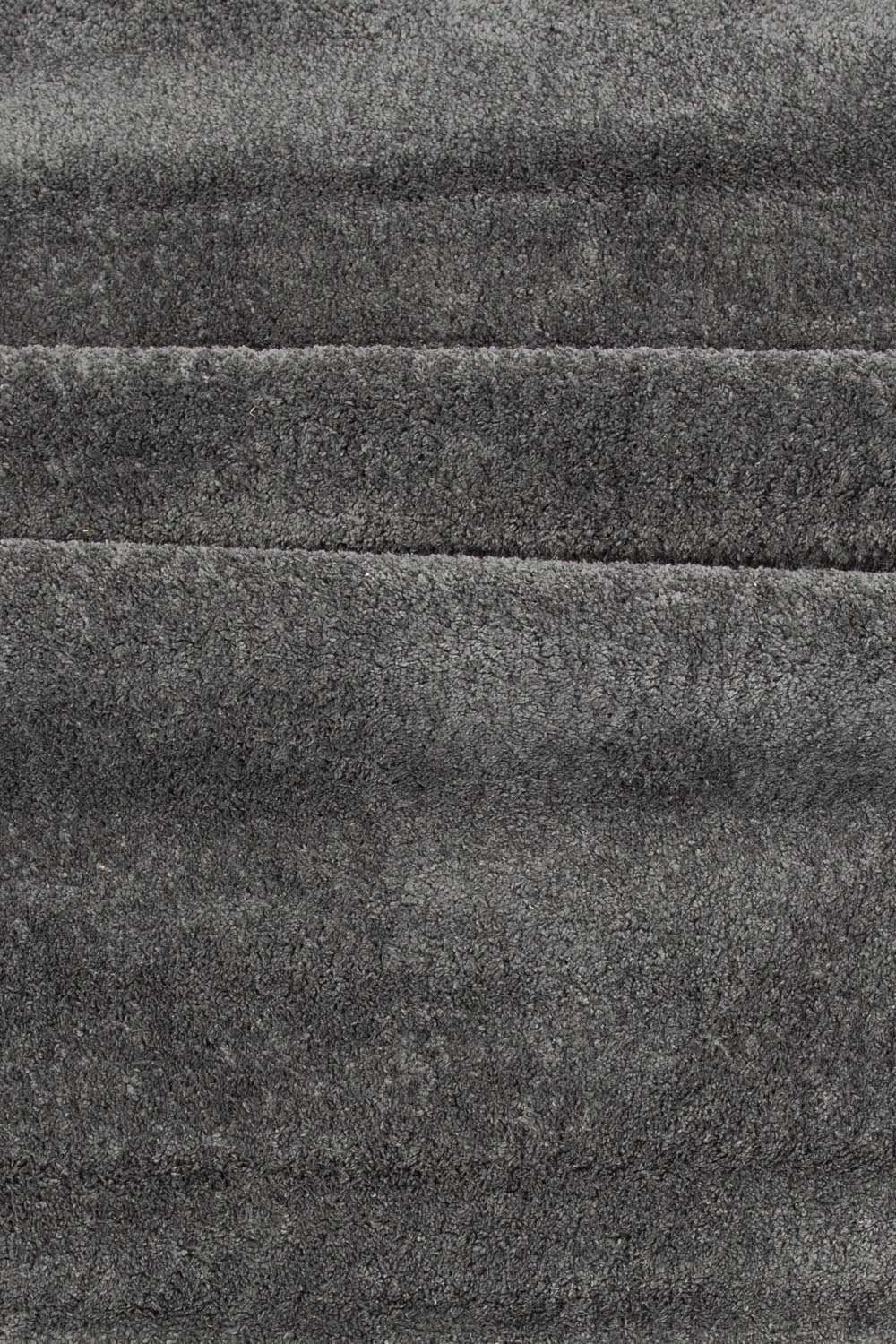 Walter Pluto Teppich Rechteckig in Dunkelgrau präsentiert im Onlineshop von KAQTU Design AG. Teppich ist von Venture Home