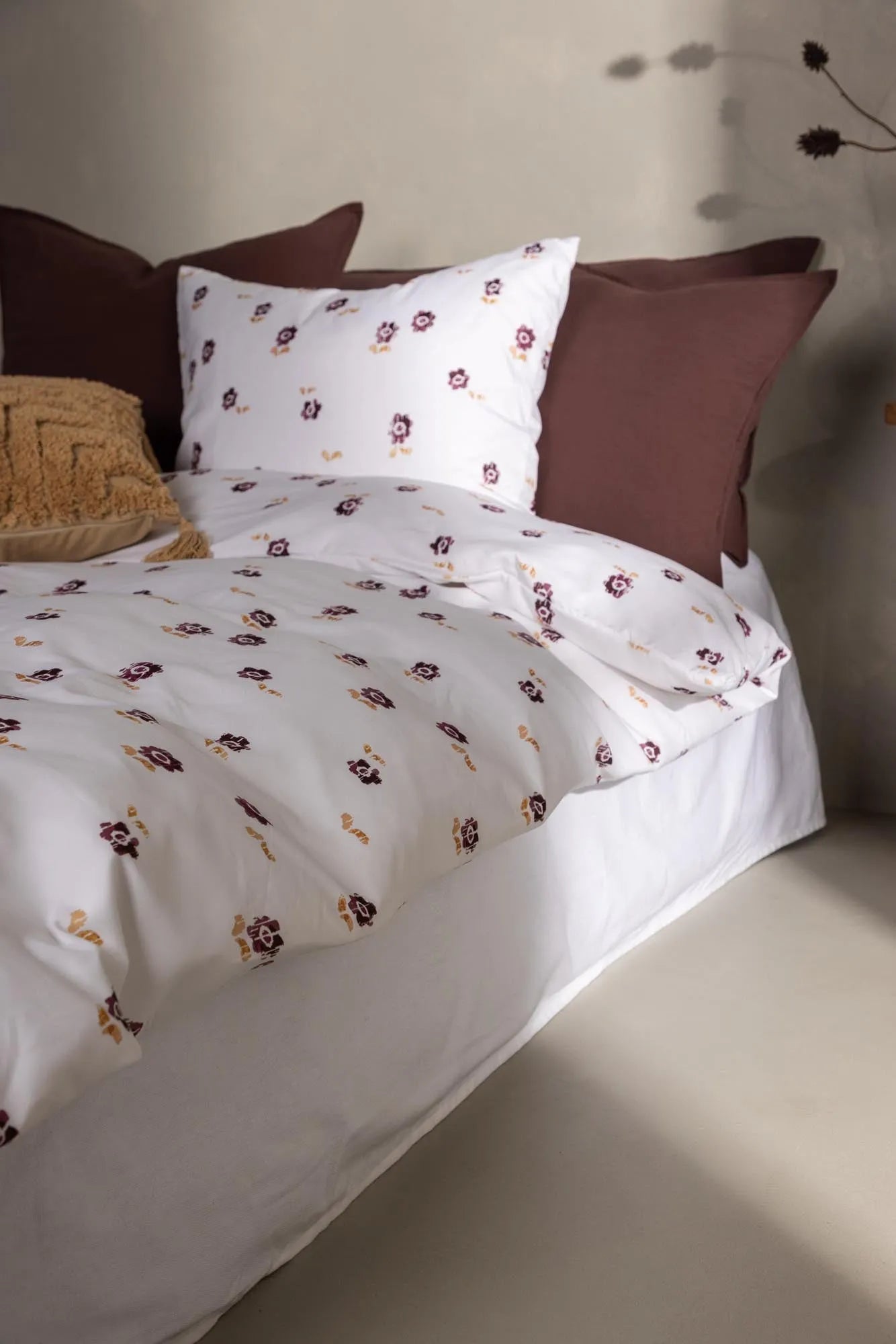 Elegante Oline Bettgarnitur von Venture Home für traumhafte Nächte.
