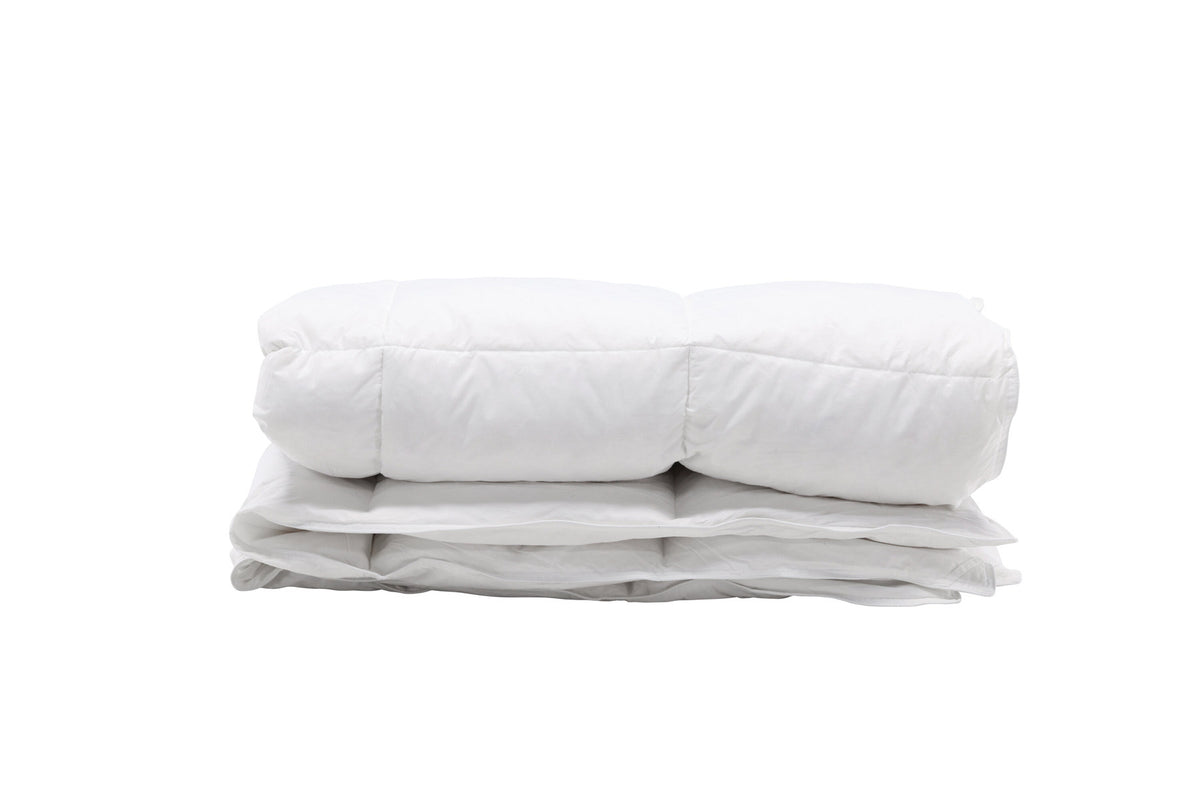 Astrid Duvet in Weiss präsentiert im Onlineshop von KAQTU Design AG. Duvet ist von Venture Home