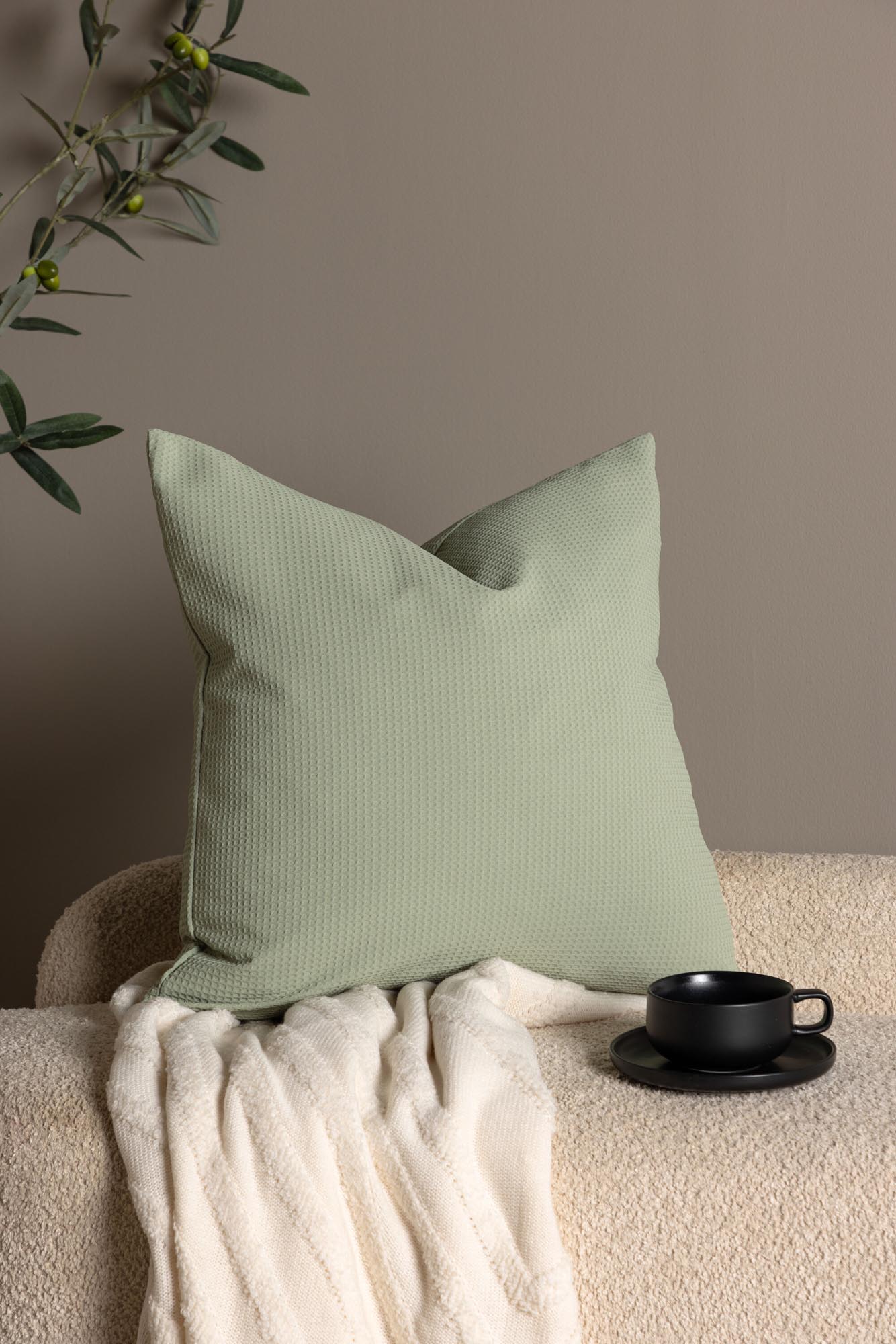 Celine Kissenbezug von Venture Home: Hochwertiger Polyester, elegantes Design in Beige, pflegeleicht und ideal für stilvolle Wohnräume.