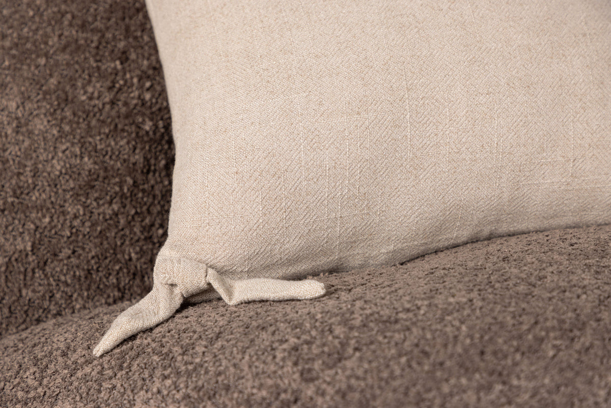 Nora Kissenbezug in Beige präsentiert im Onlineshop von KAQTU Design AG. Deko Kissenbezug ist von Venture Home