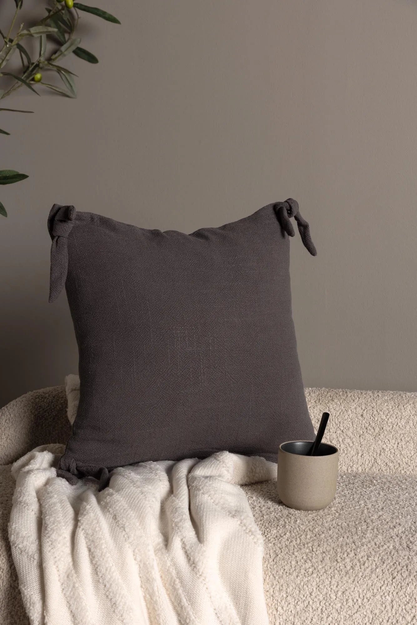 Eleganter Nora Kissenbezug von Venture Home in edlem Beige-Ton.
