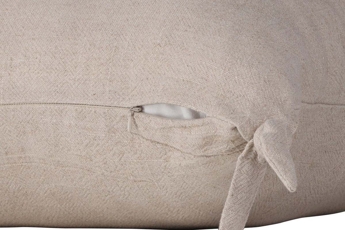 Nora Kissenbezug in Beige präsentiert im Onlineshop von KAQTU Design AG. Deko Kissenbezug ist von Venture Home