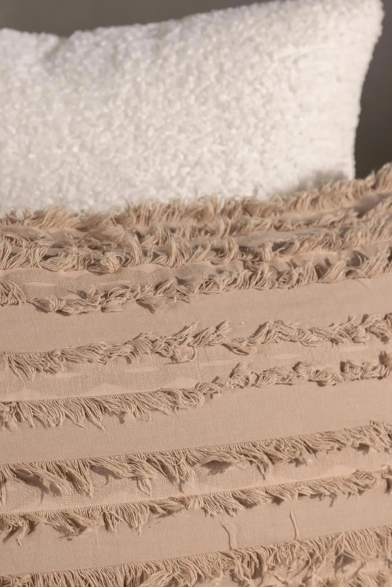 Edith Kissenbezug: Elegantes Design aus Baumwolle, modern und vielseitig. Perfekt für Sofa, Bett oder Sessel. Frischer Wind für Ihr Zuhause.
