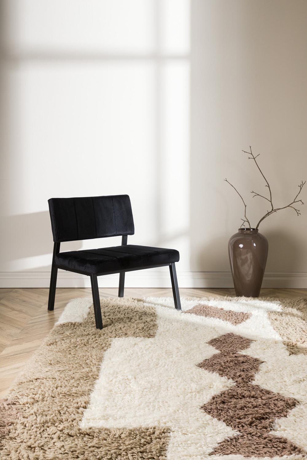 Nestor Teppich in Weiss präsentiert im Onlineshop von KAQTU Design AG. Teppich ist von Venture Home