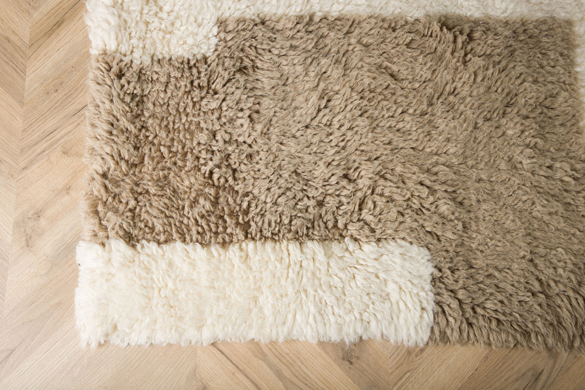 Nestor Teppich in Weiss präsentiert im Onlineshop von KAQTU Design AG. Teppich ist von Venture Home