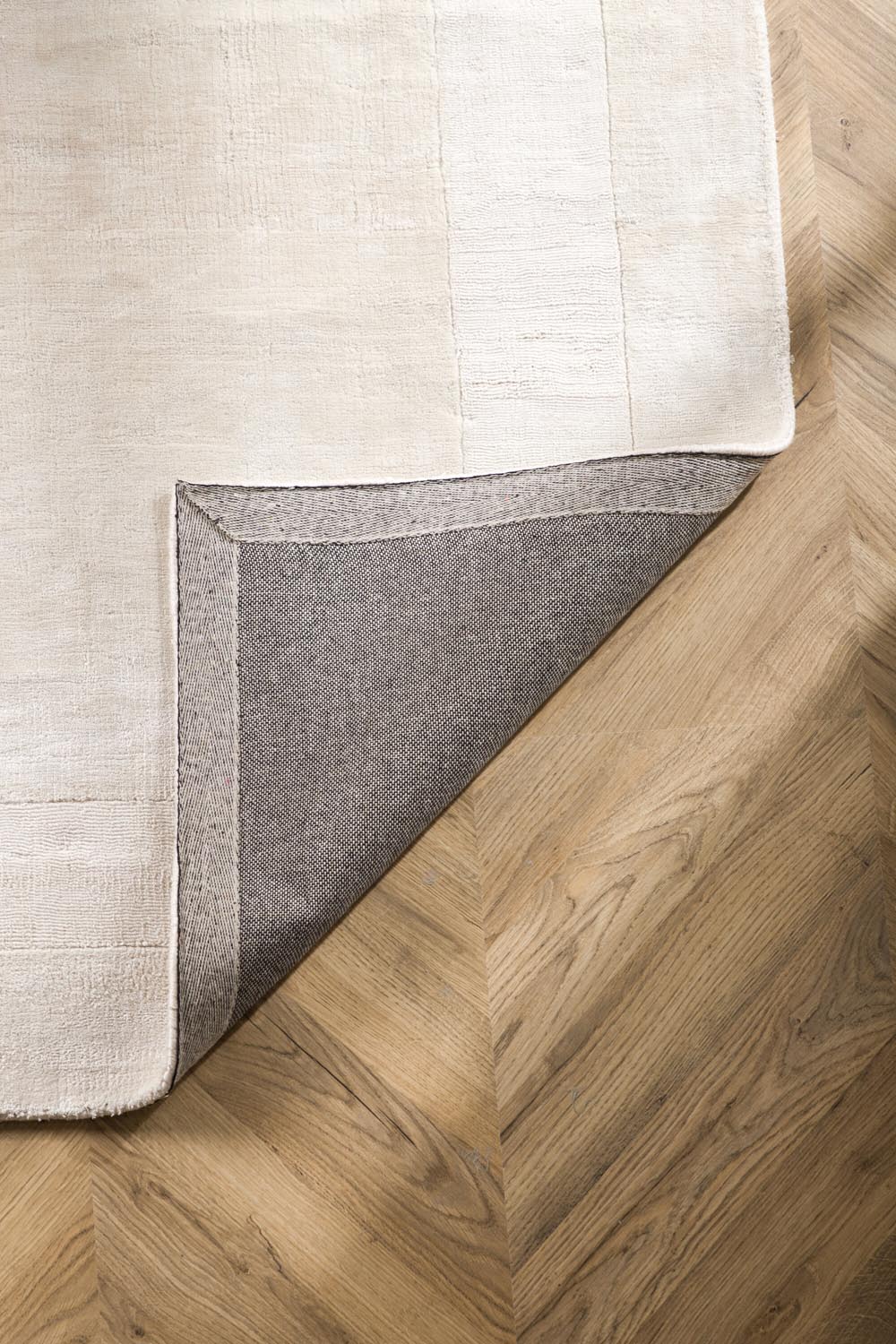 Boston Teppich in Weiss präsentiert im Onlineshop von KAQTU Design AG. Teppich ist von Venture Home