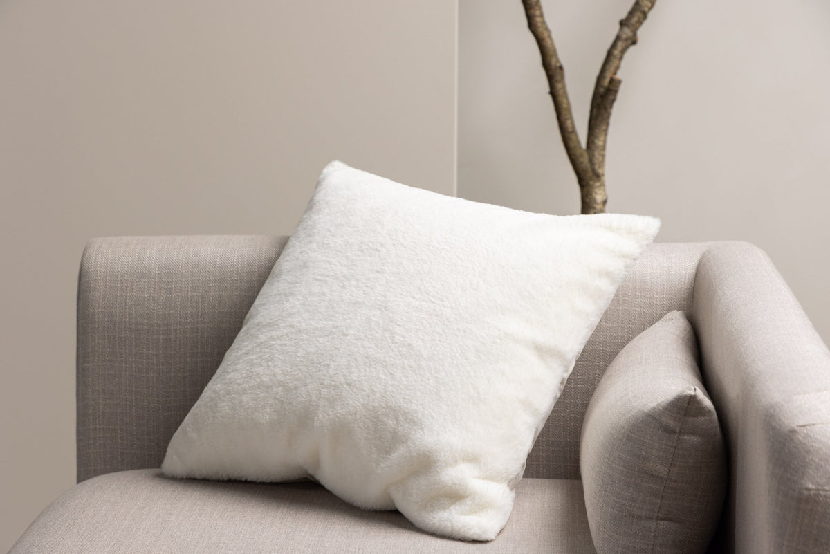 Beiger Tyra Kissenbezug aus 100 % Baumwolle, quadratische Form, 60 x 60 cm, mit verstecktem Reissverschluss an der Unterseite, Venture Home.
