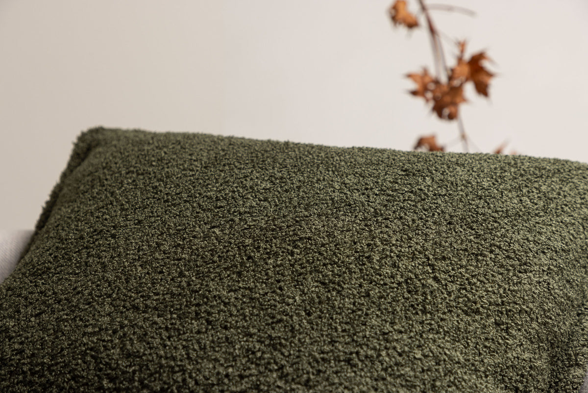 Tuva Kissenbezug in Dunkelgrün präsentiert im Onlineshop von KAQTU Design AG. Deko Kissenbezug ist von Venture Home
