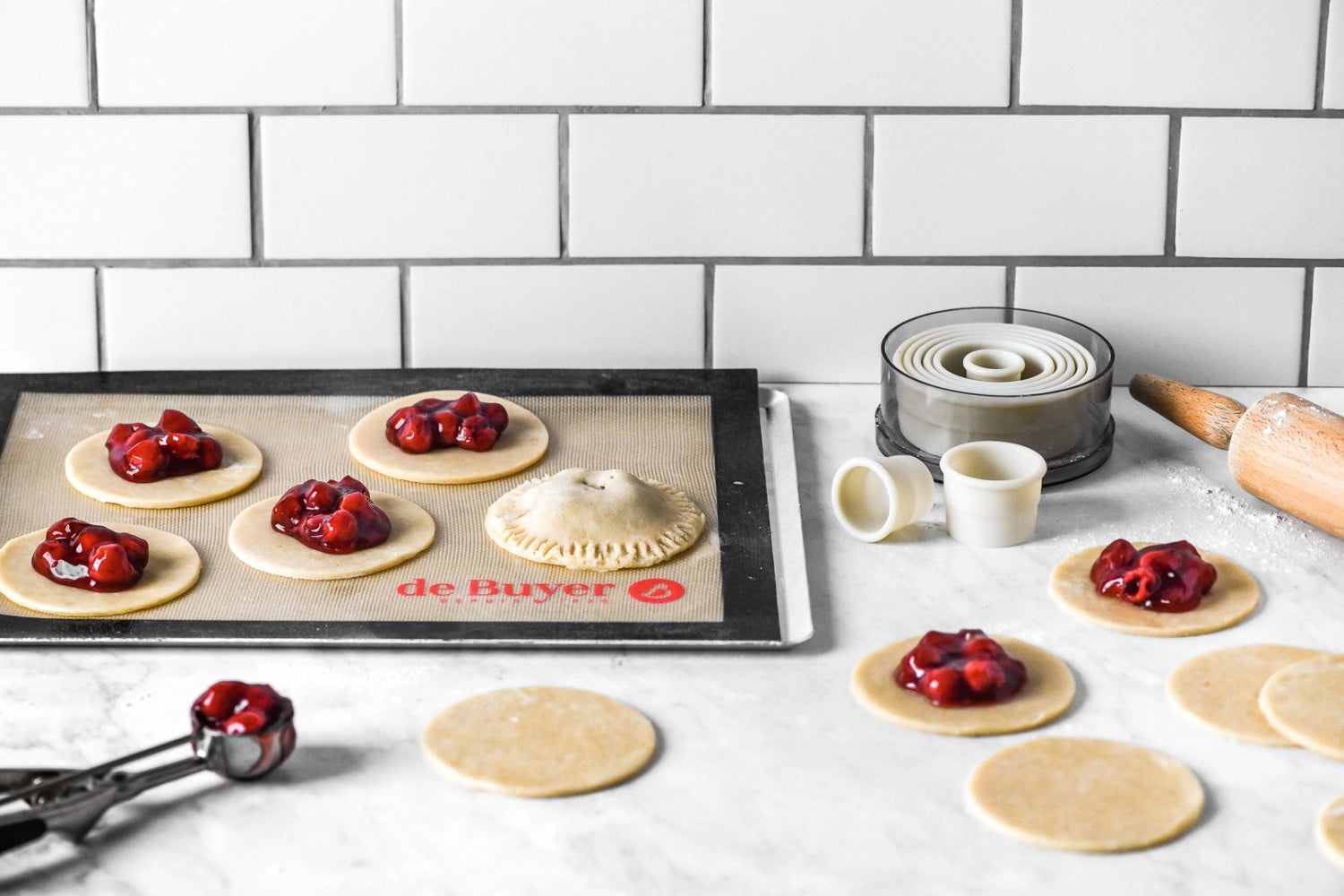 Silikonbackmatte GN 1/1 von de Buyer, 51.5x31cm, ideal für präzises Backen, robust, antihaftend und einfach zu reinigen.