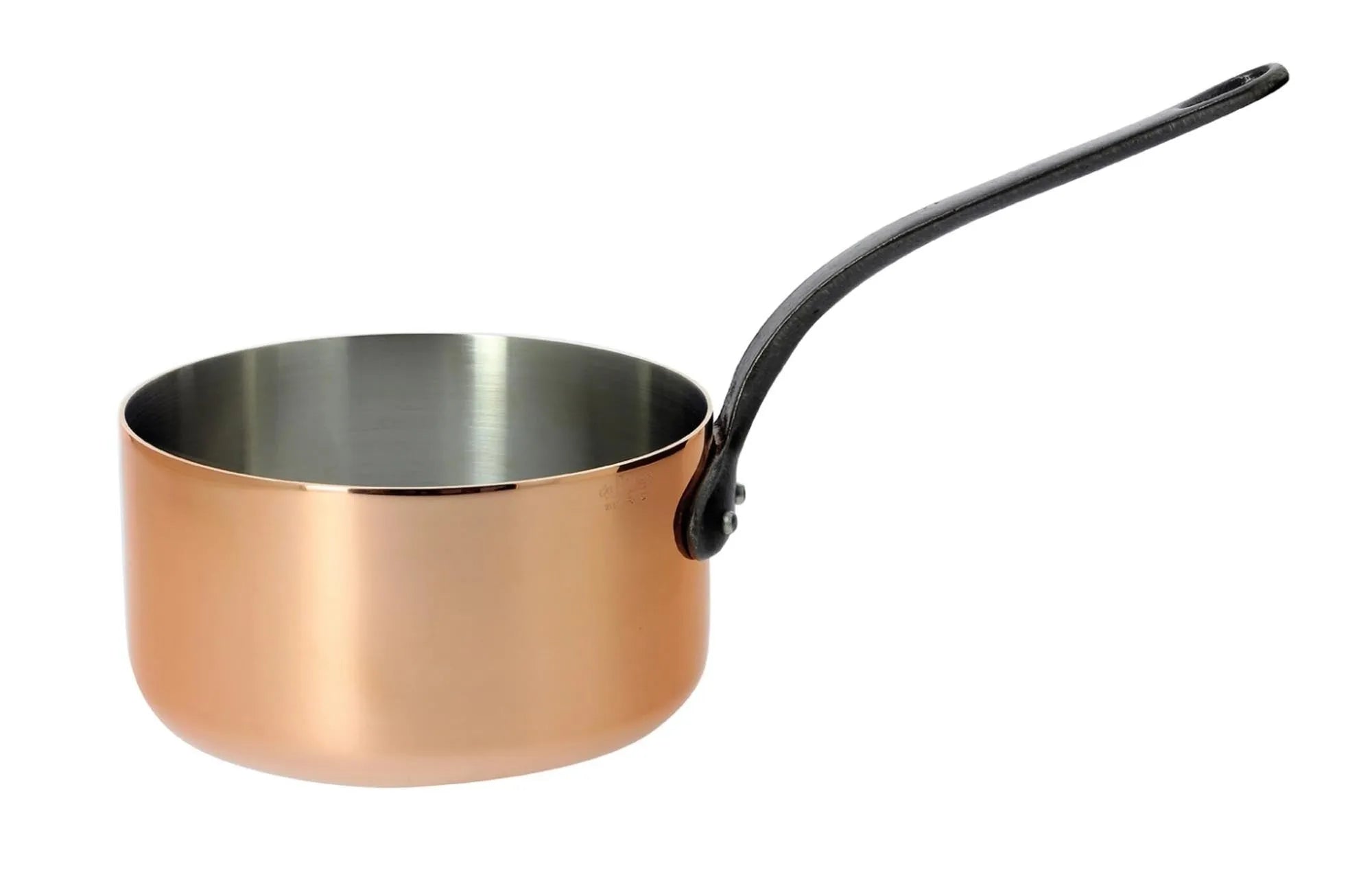 Elegante Kupfer-Edelstahl Kasserolle Ø18cm von de Buyer, optimale Wärmeleitung, Gusseisengriff, ideal für alle Herdarten.